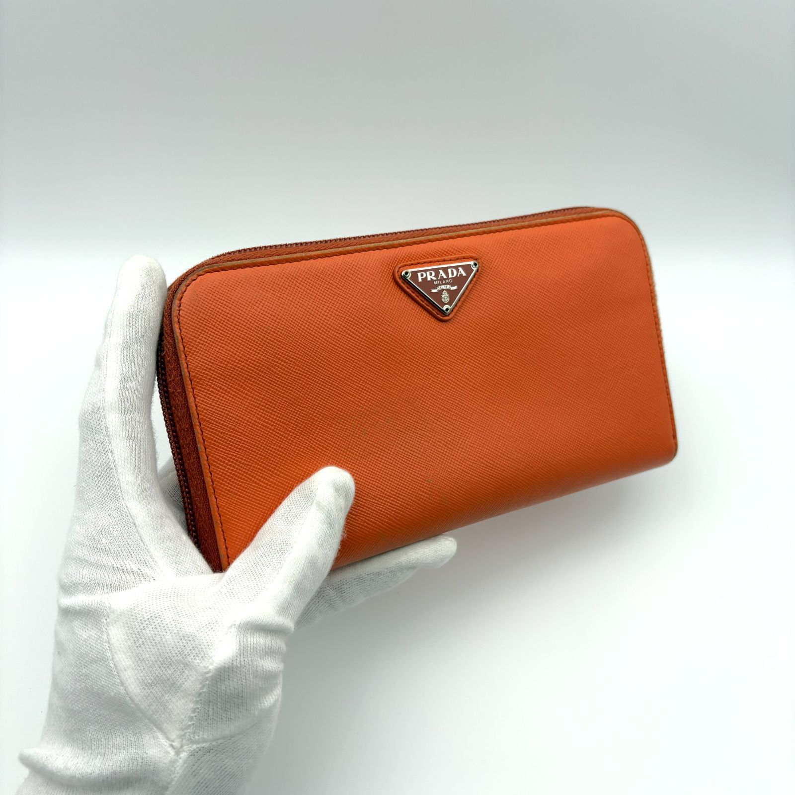 良品 】PRADA プラダ ラウンドジップ 長財布 サフィアーノレザー