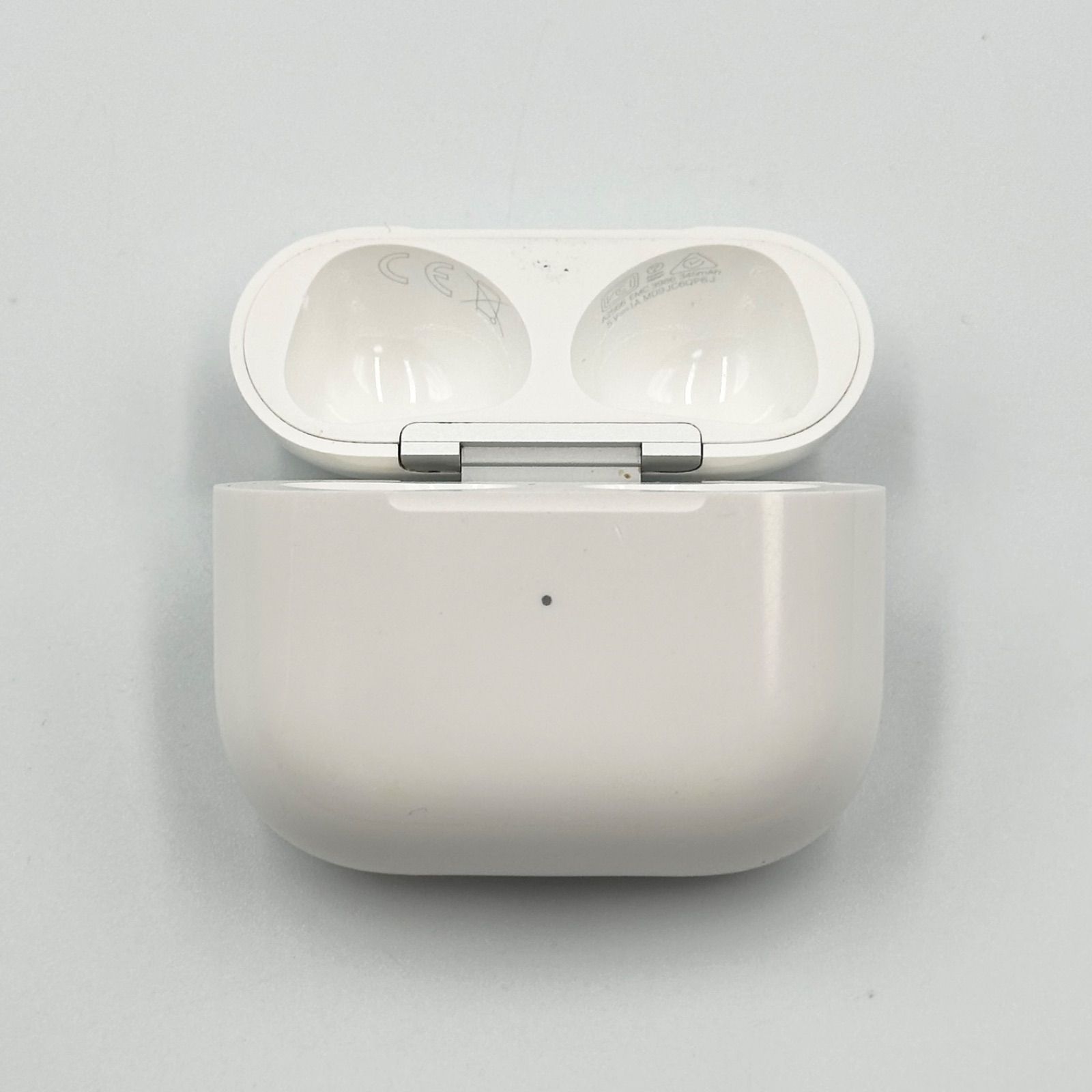 AirPods 第3世代 A2566 ケース内部亀裂あり 本体のみ Apple AirPods 第3世代 充電ケースのみ A2566 正規品 【24時間以内発送
