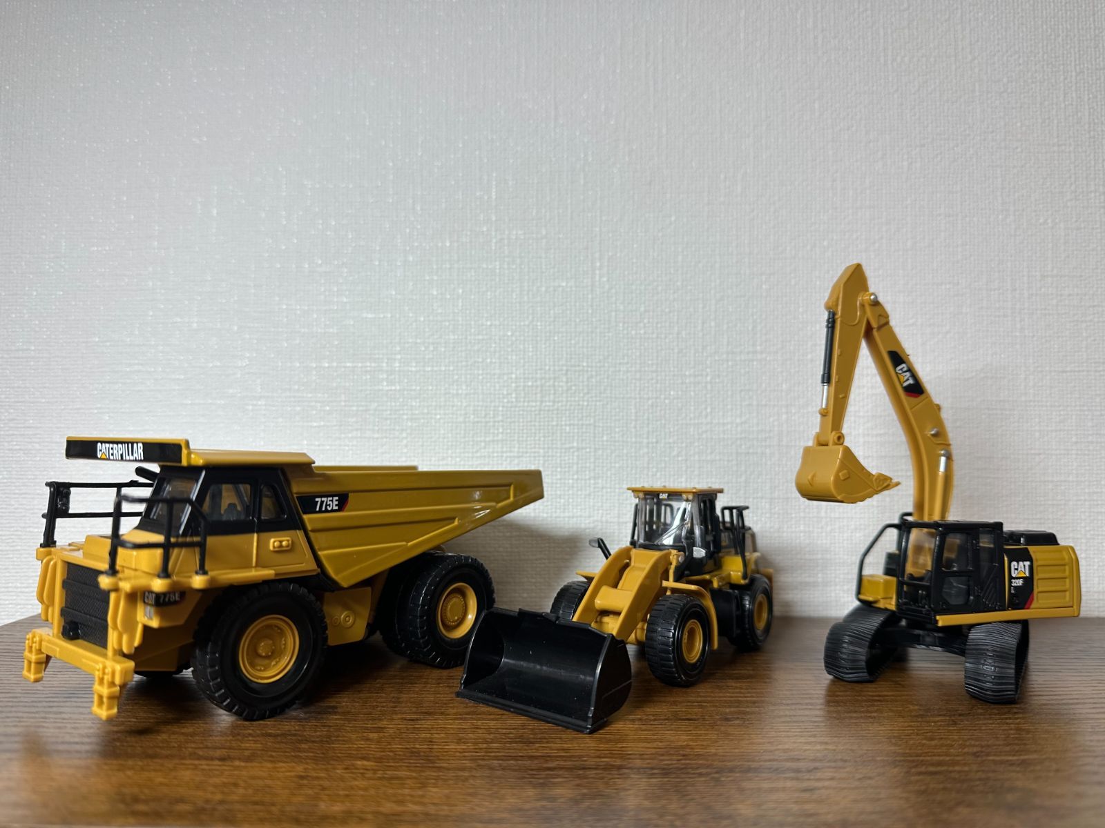○CAT キャタピラー 建設重機 ミニカー 3台セット ダイキャスト製