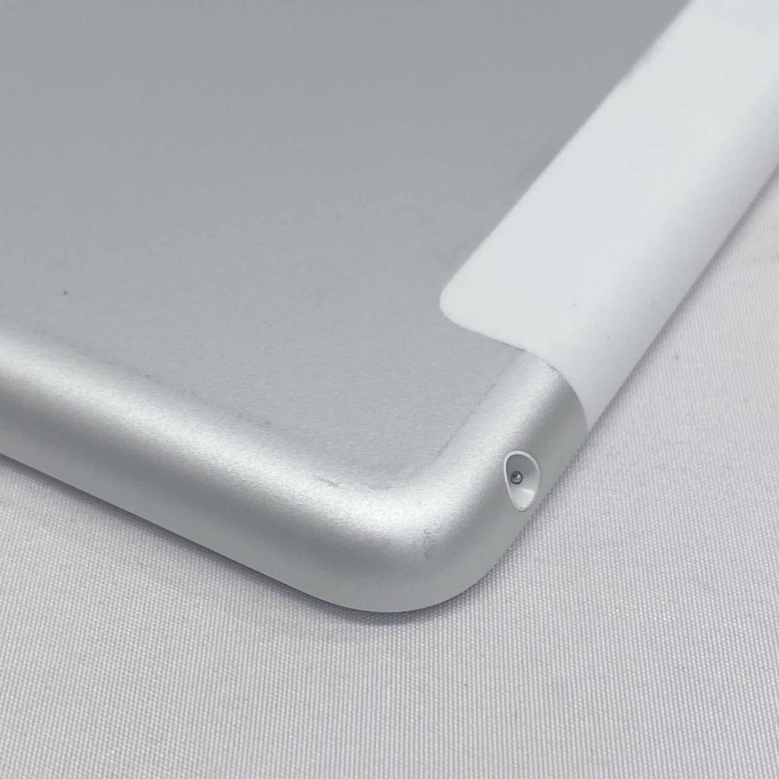 docomo iPad 第6世代 32GB ジャンク - メルカリ