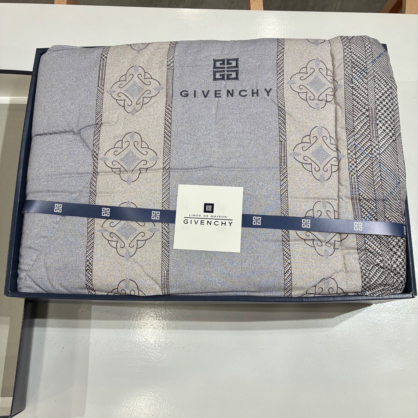 新品未使用】GIVENCHY ジバンシー 肌ふとん 肌掛け布団 高級寝具