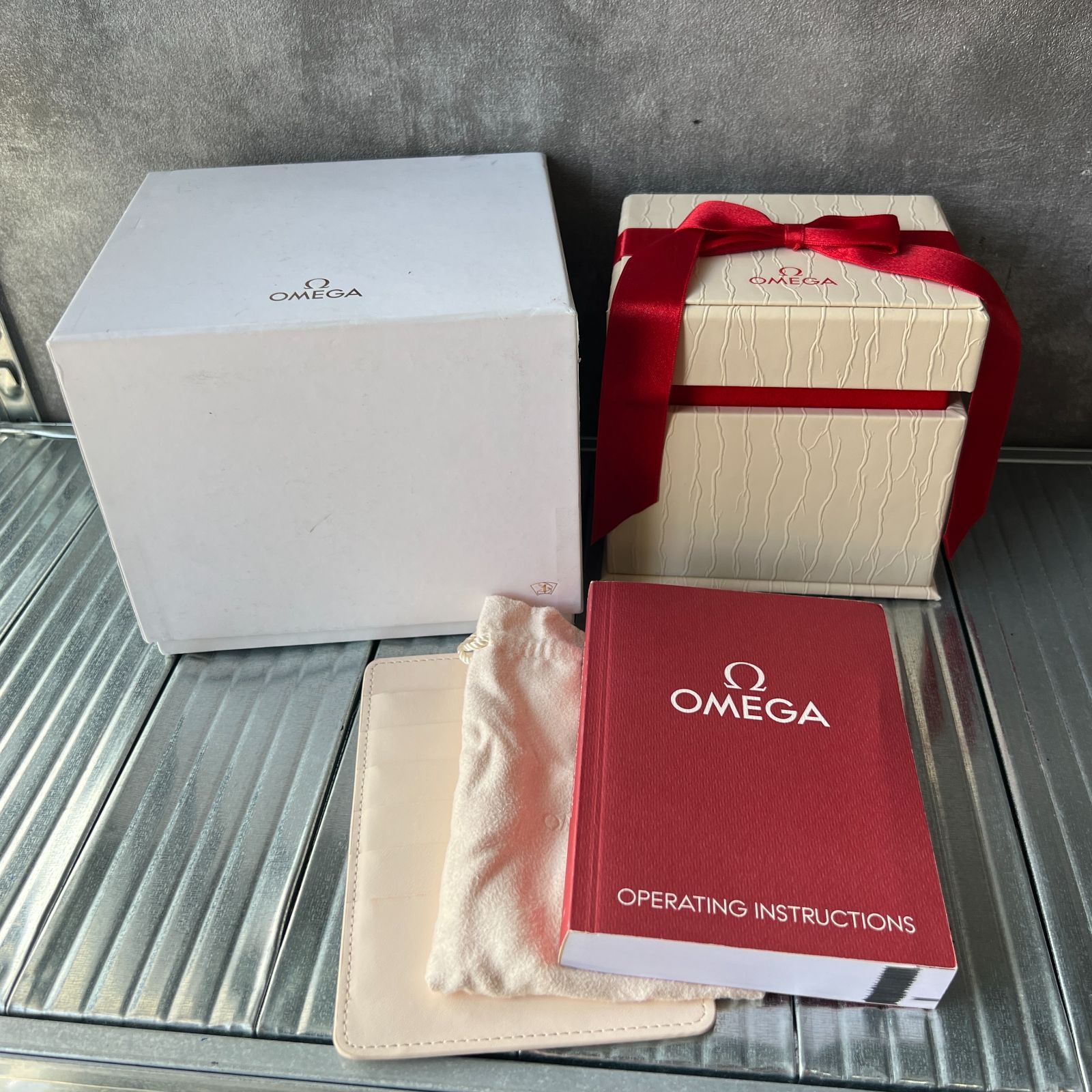 OMEGAのケース　空き箱　取扱説明書付き OMG002-02-02 OMEGA オメガ コンステレーション 時計 ケース 空箱 BOX