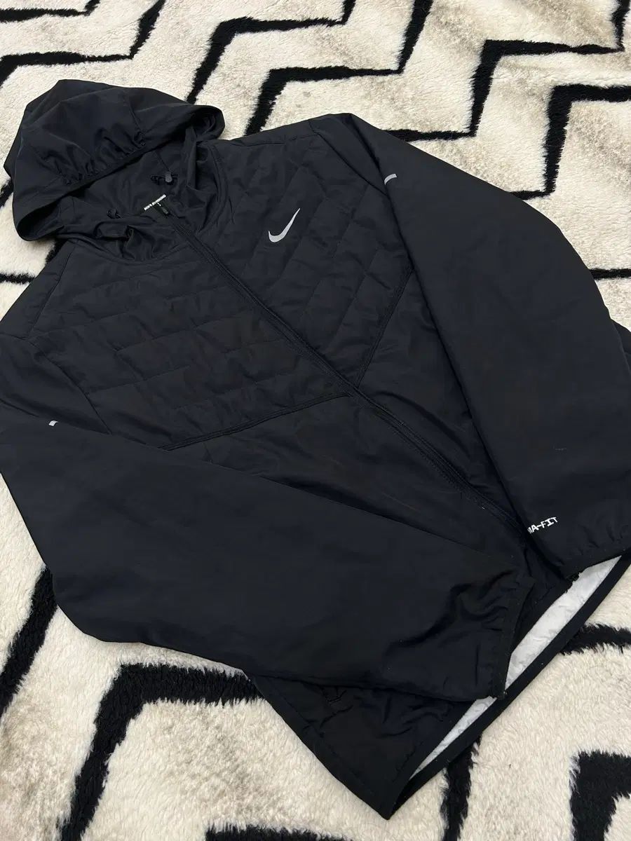 M NIKE サーマフィット レペル 軽量 ランニング ジャケット / ブラック