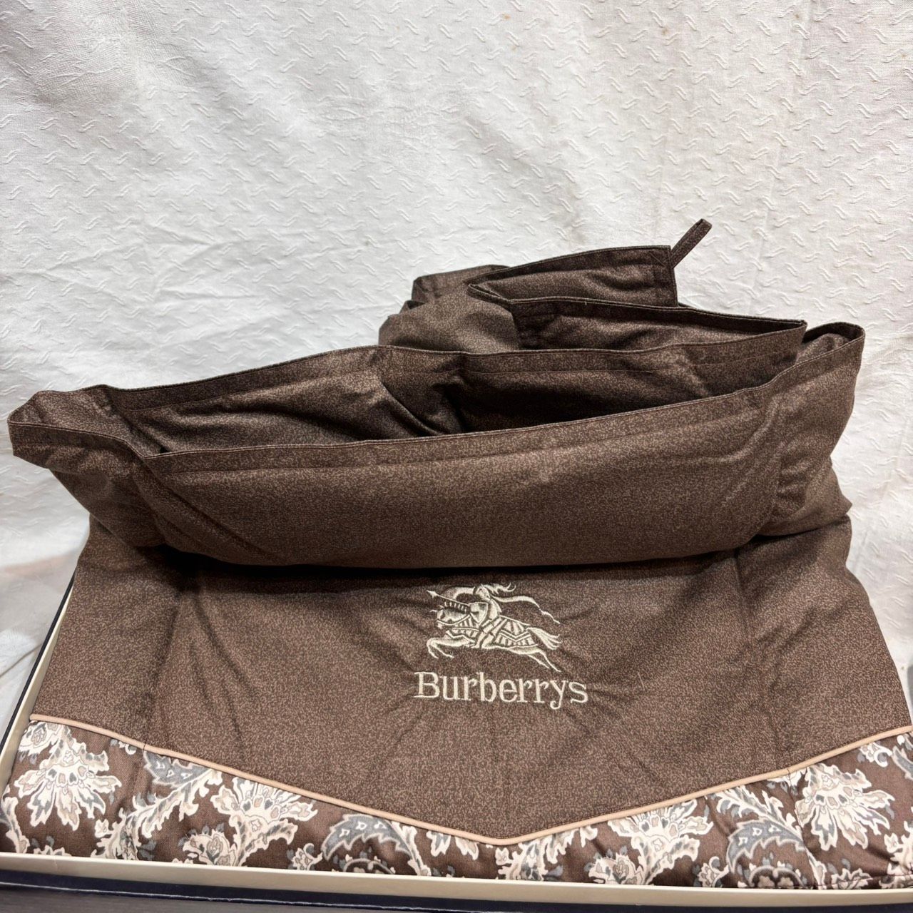 942 Burberrys バーバリー 羽毛掛け布団 未使用保管品 シングル 西川