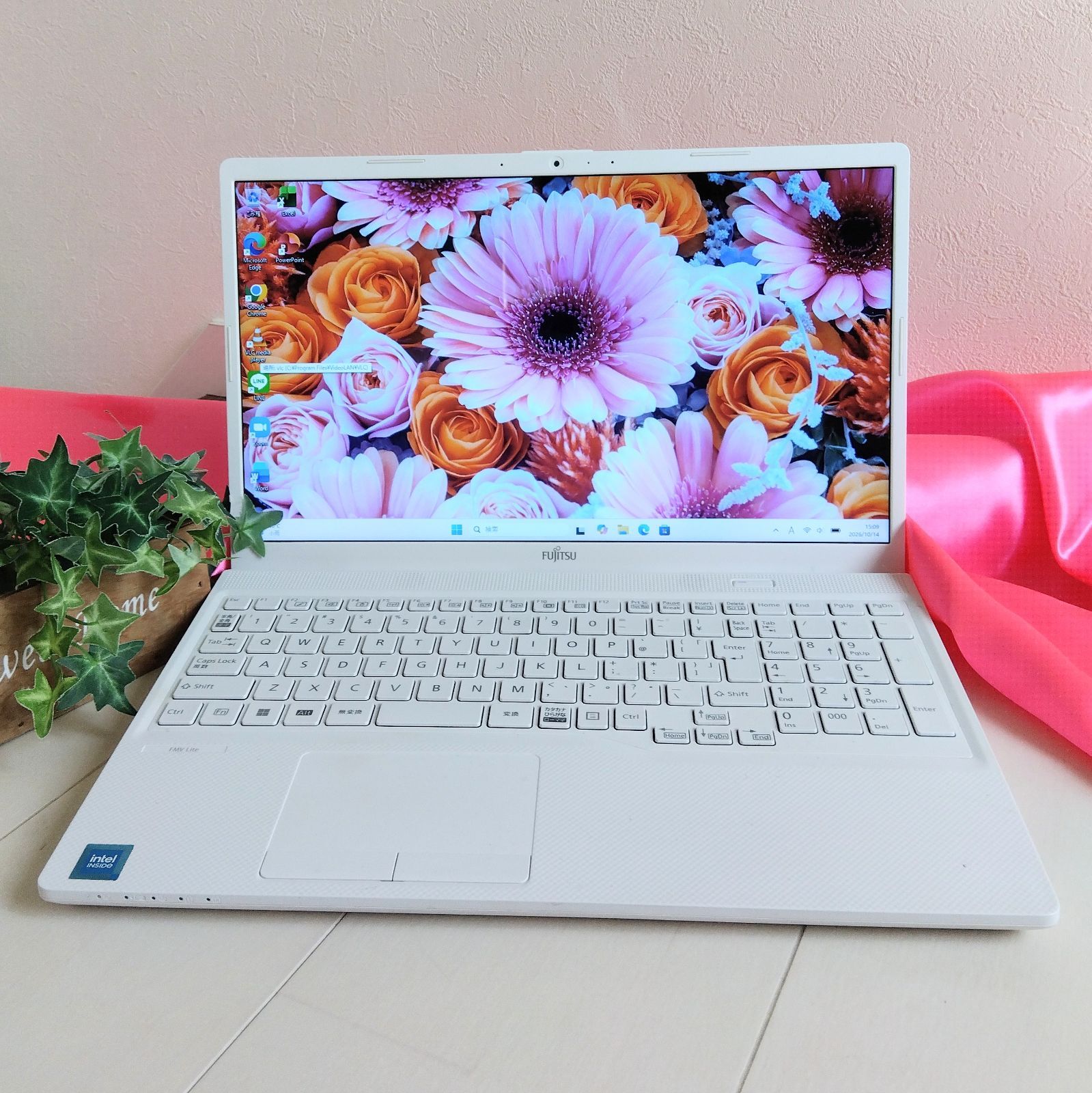 67✨富士通✨高速SSD✨Windows11ノートパソコン✨カメラ＆Office付きPC