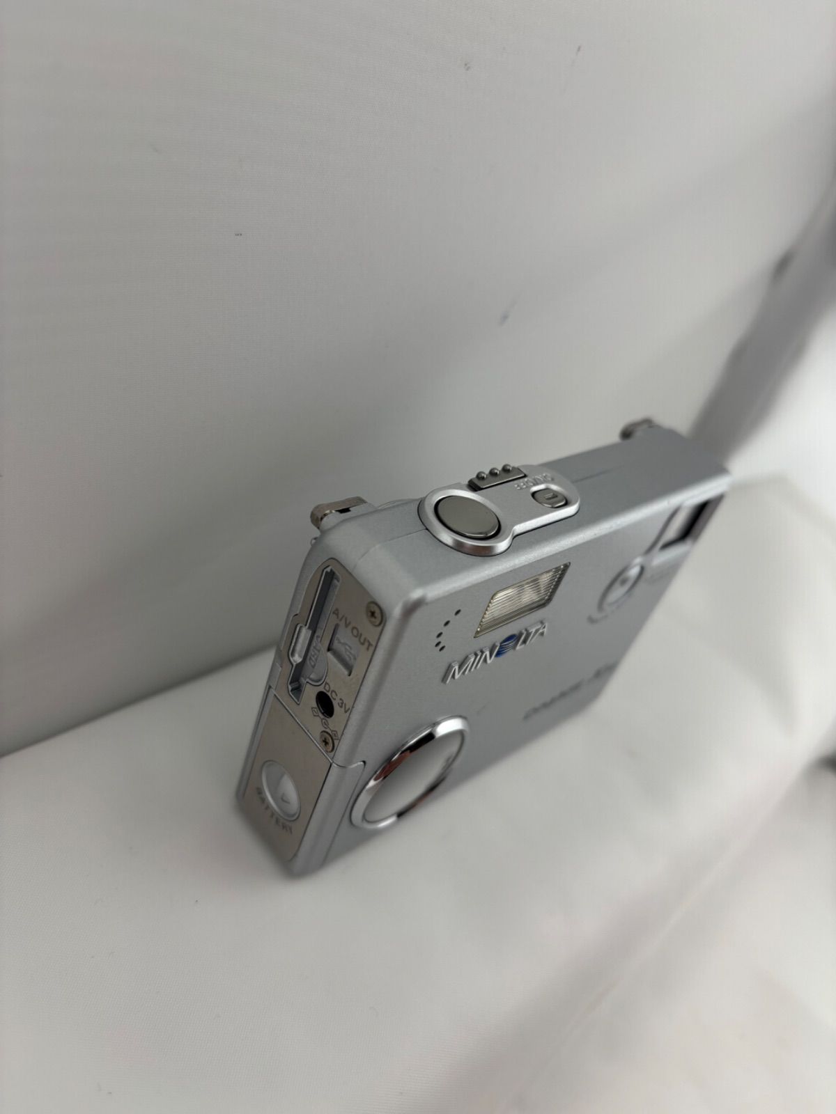 2690【美品、動作確認済み】 MINOLTA DiMAGE X20 シルバー コニカ