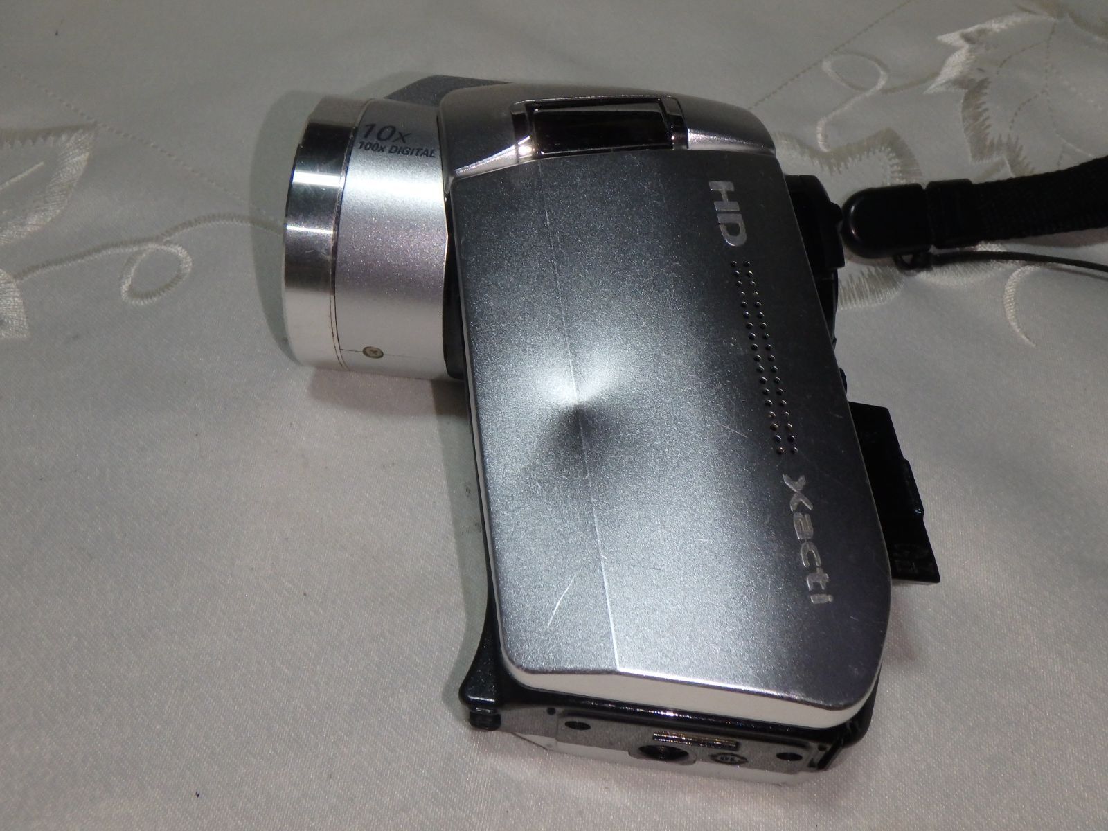 SANYO ビデオカメラ DMX-HD1000 少し難 - メルカリ