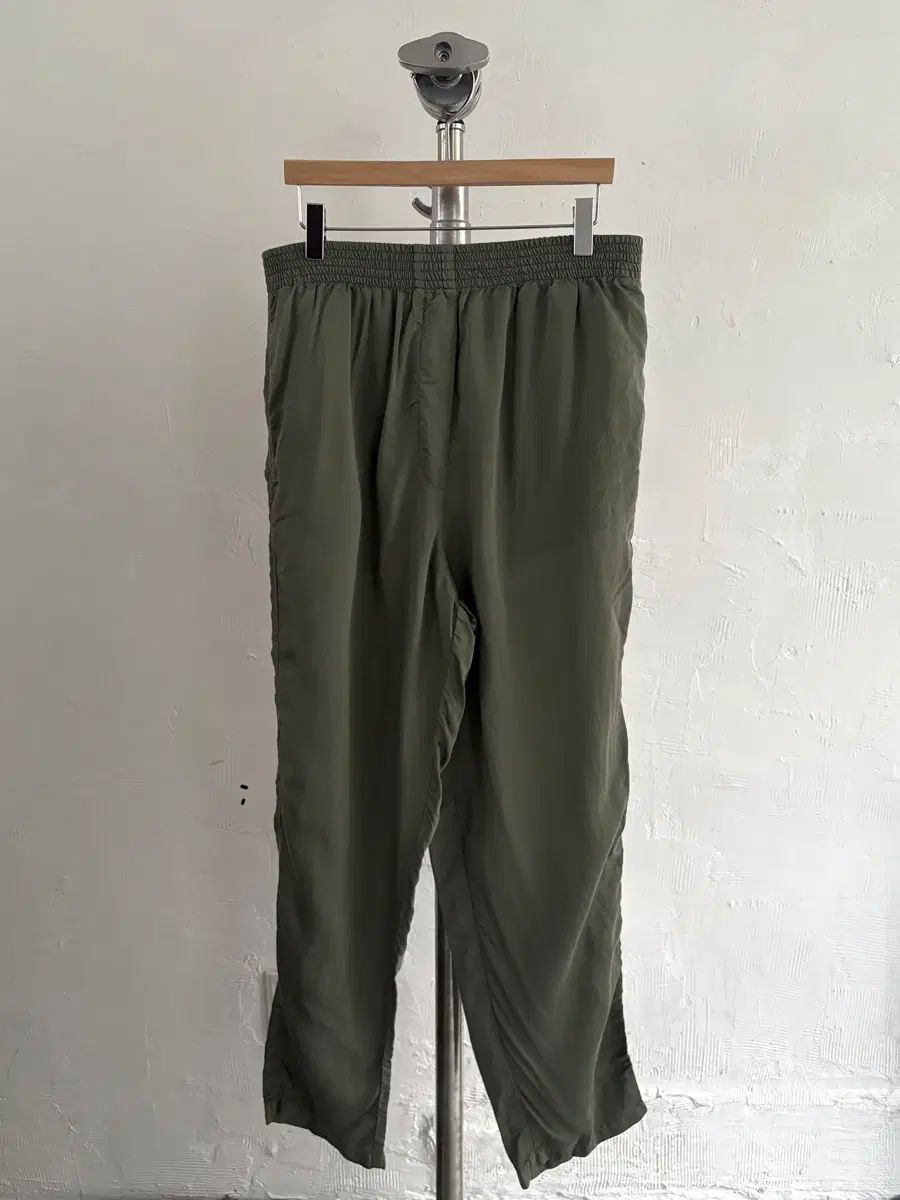 MM6 Maison Margiela メゾンマルジェラ カーキ ナイロンパンツ 12,317円