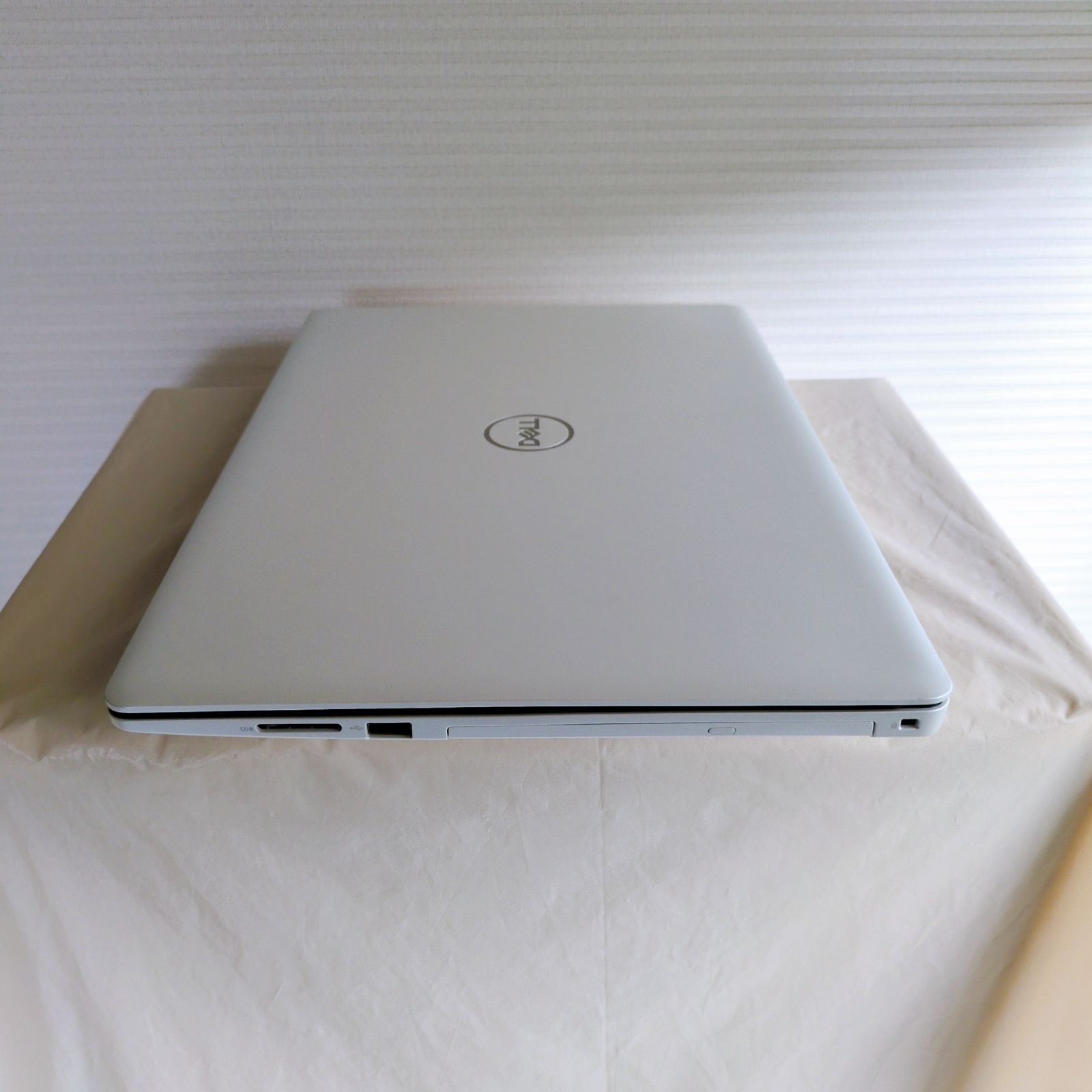 DELL 白 ノートパソコン Inspiron 3580 Windows11 第8世代 celeron