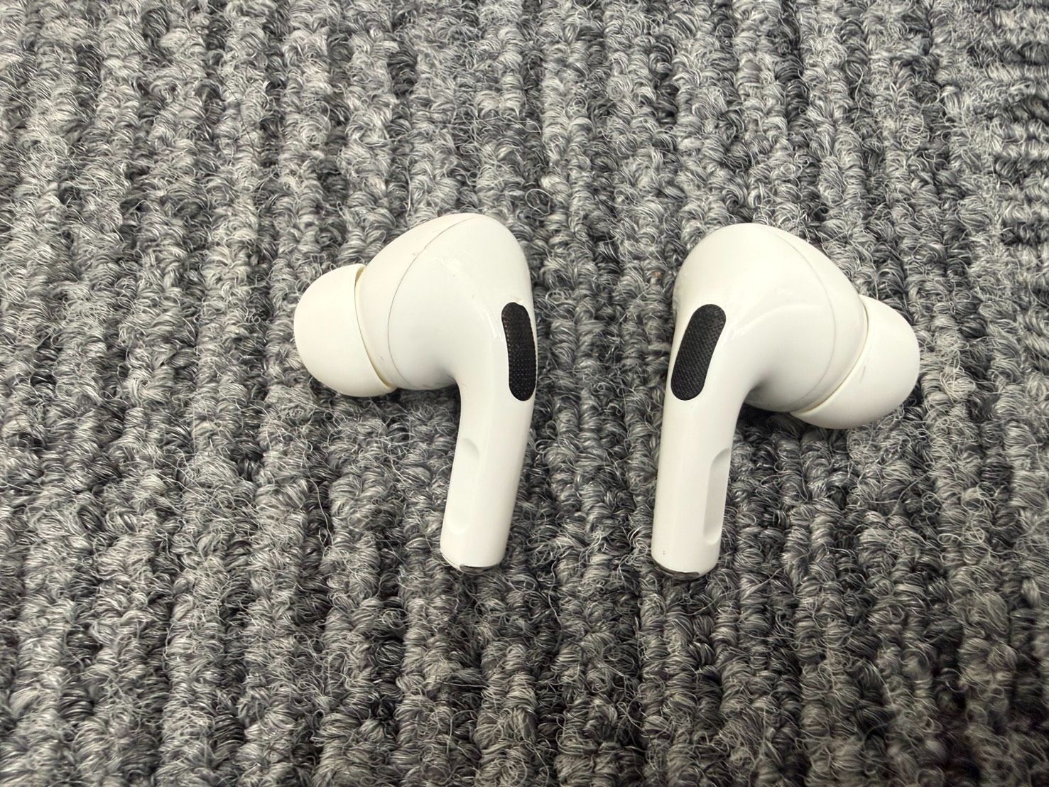 Apple AirPods Pro（第1世代）ワイヤレスイヤホン ホワイト ワイヤレス