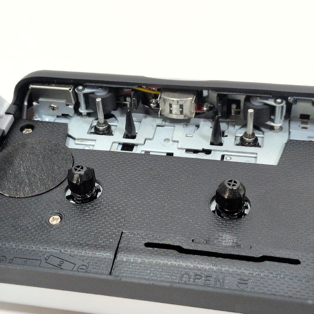 ヨルシカ カセットテープ ポータブル プレーヤー 盗作 UNIVERSAL MUSIC