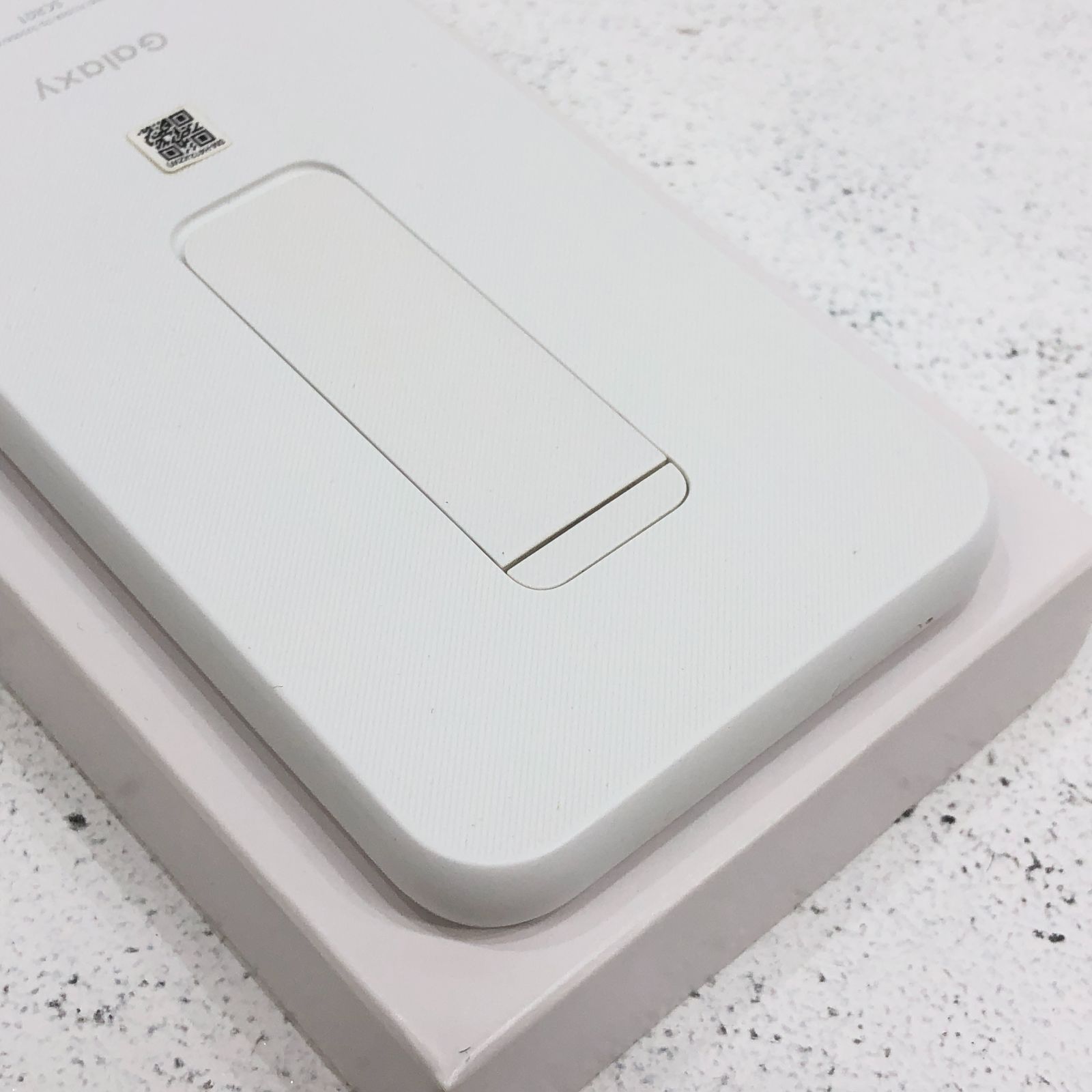 Galaxy 5G Mobile Wi-Fi SCR01 ホワイト - メルカリ