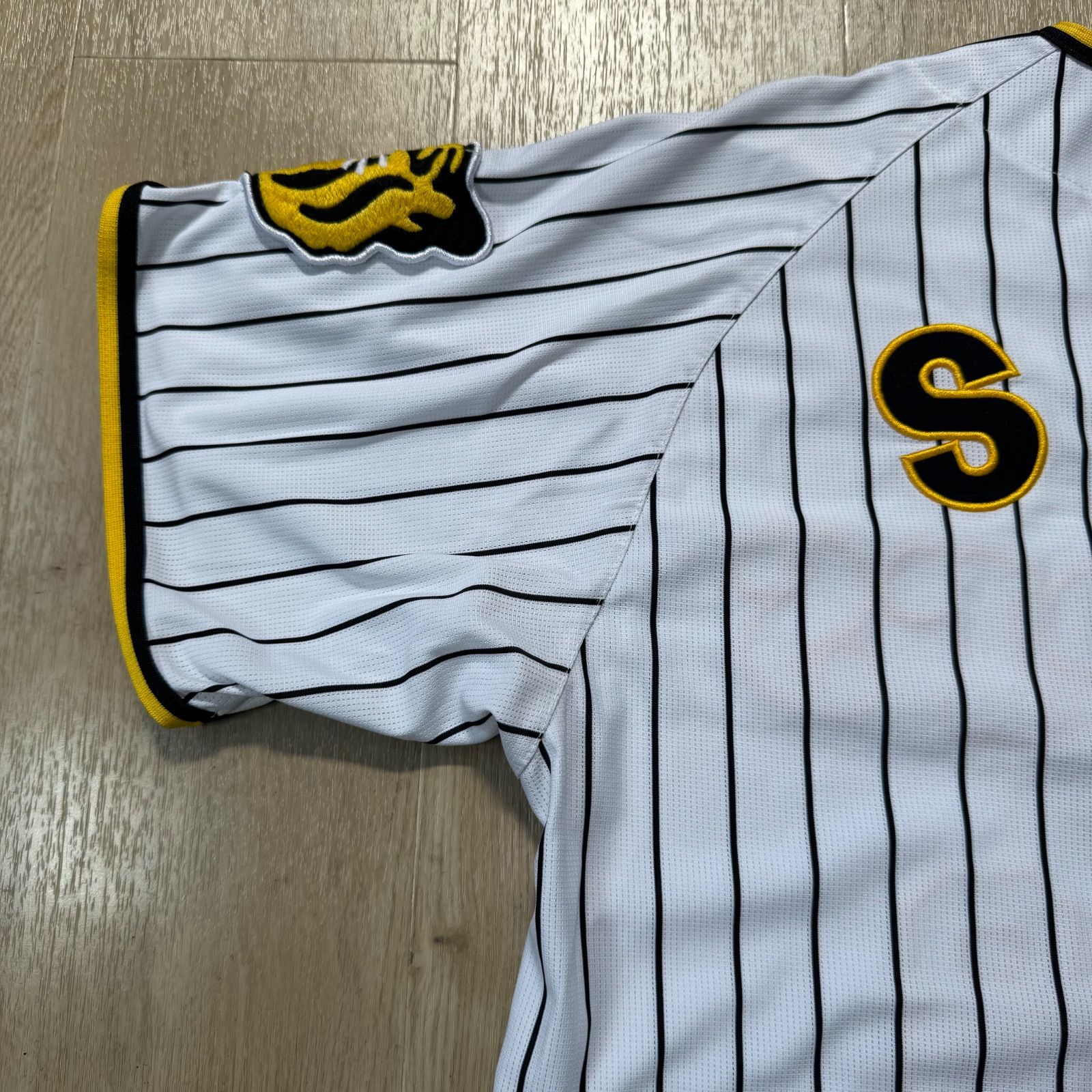 阪神タイガース 佐藤輝明 #8 Lサイズ レプリカユニフォーム 旧モデル