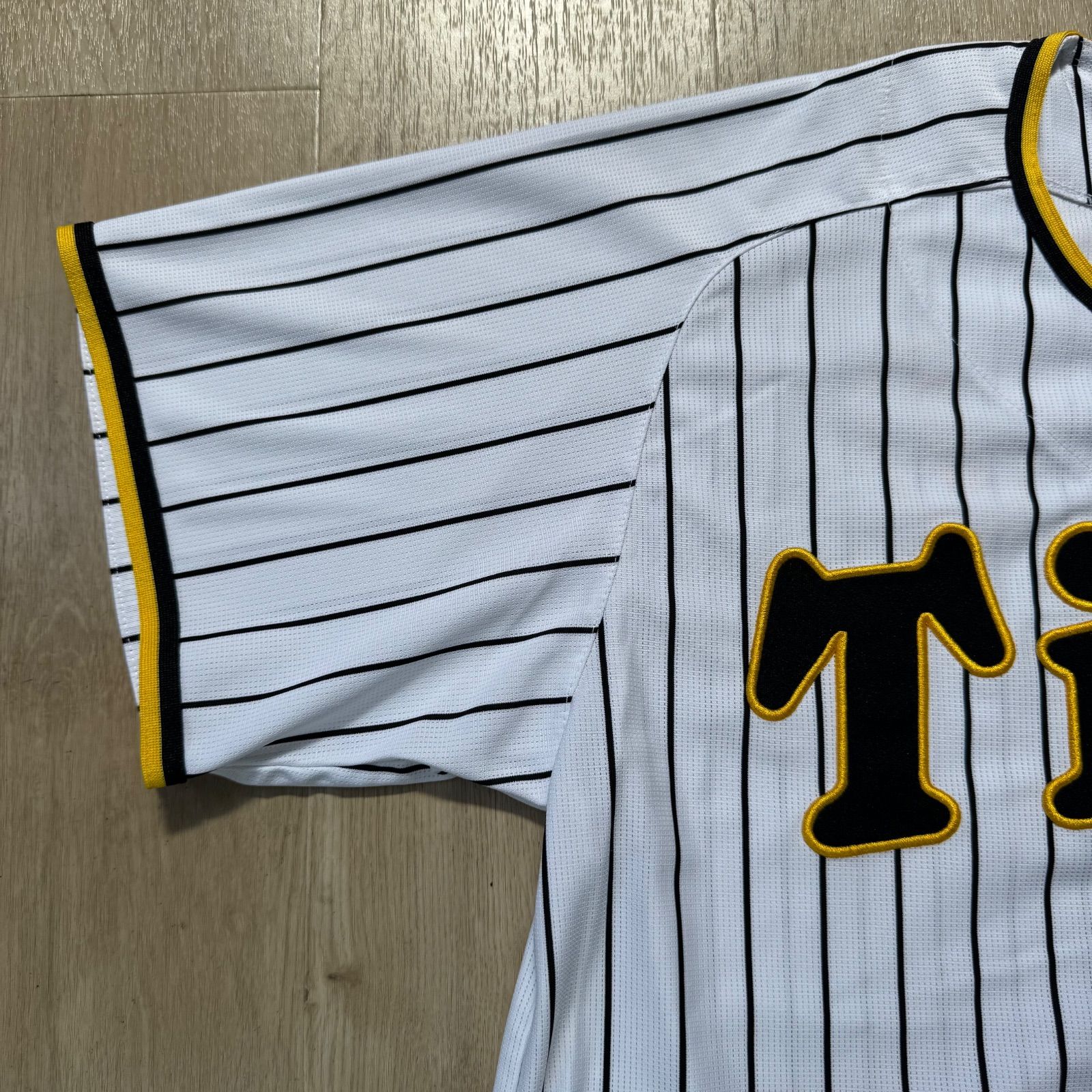 阪神タイガース 佐藤輝明 #8 Lサイズ レプリカユニフォーム 旧モデル