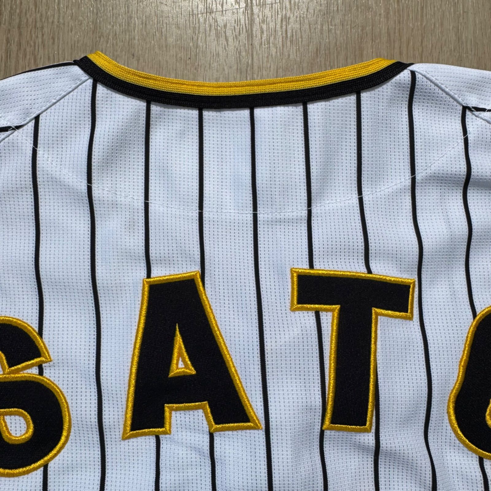 阪神タイガース 佐藤輝明 #8 Lサイズ レプリカユニフォーム 旧モデル