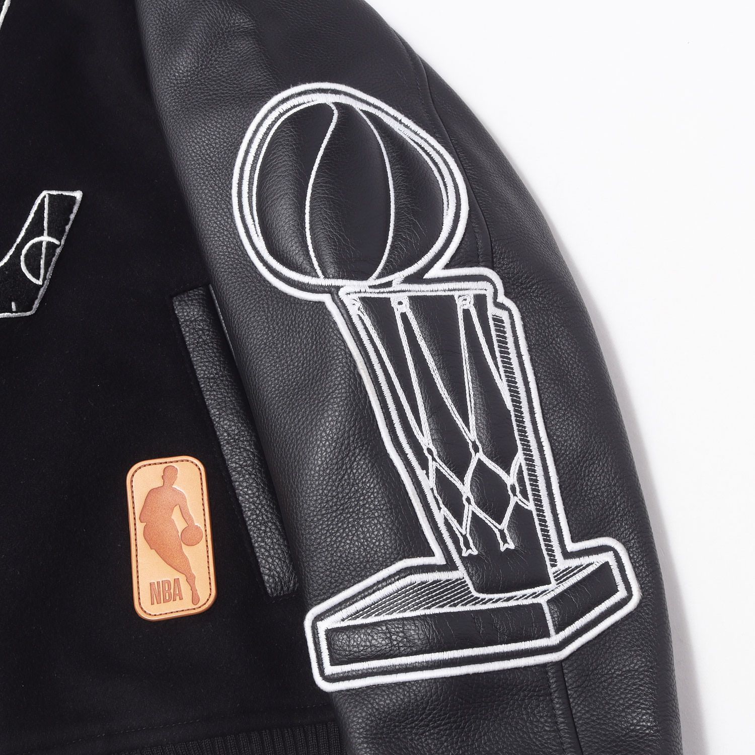 【美品】LOUIS VUITTON ルイヴィトン ジャケット ブラック 黒 46 21SS NBA ロゴ エンボス バーシティ ジャケット Louis Vuitton x NBA Leather Basketball Jacket フランス製【中古】