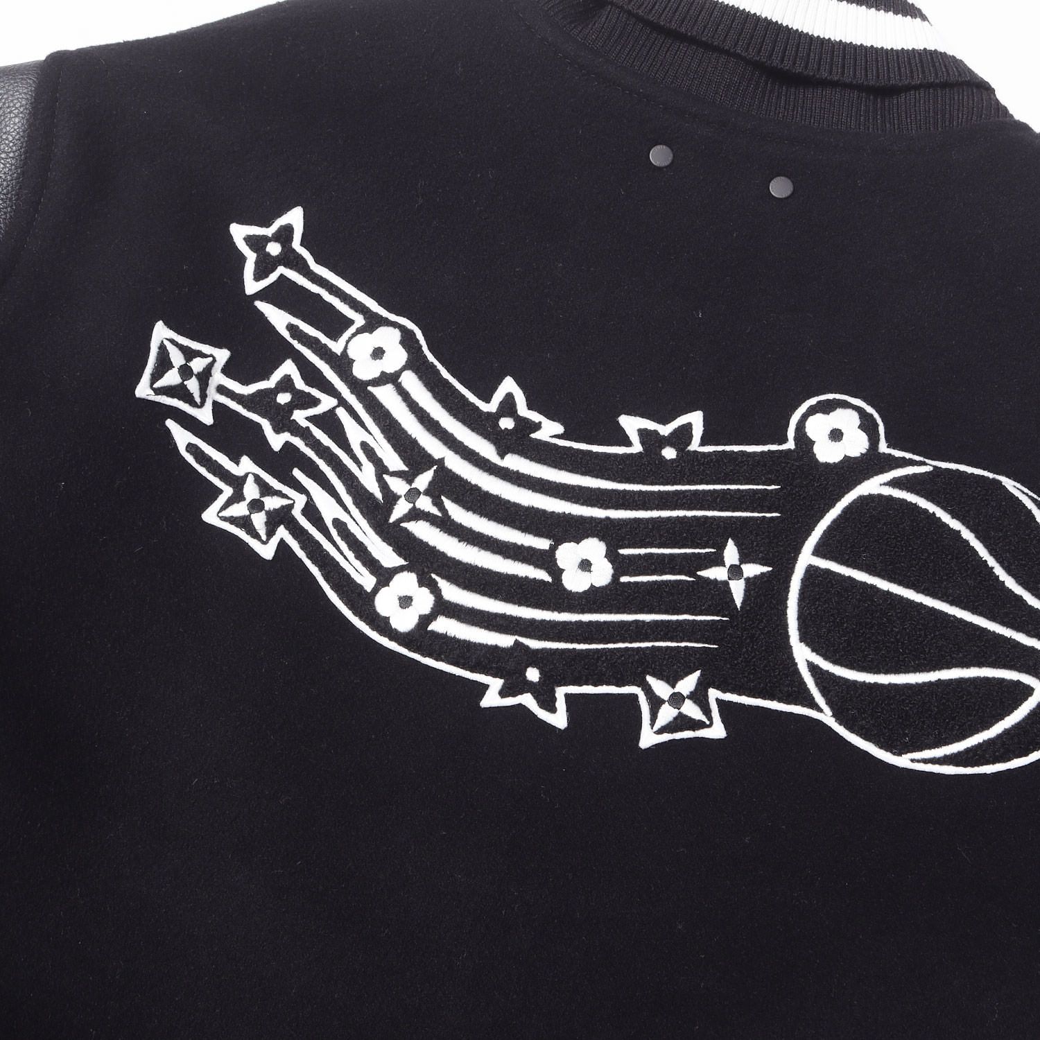 【美品】LOUIS VUITTON ルイヴィトン ジャケット ブラック 黒 46 21SS NBA ロゴ エンボス バーシティ ジャケット Louis Vuitton x NBA Leather Basketball Jacket フランス製【中古】