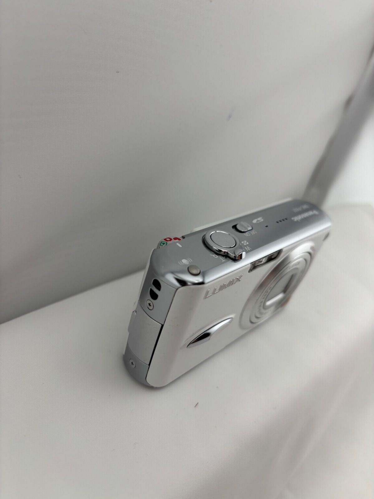 2703【美品、動作確認済み】 Panasonic LUMIX DMC-FX01 ホワイト