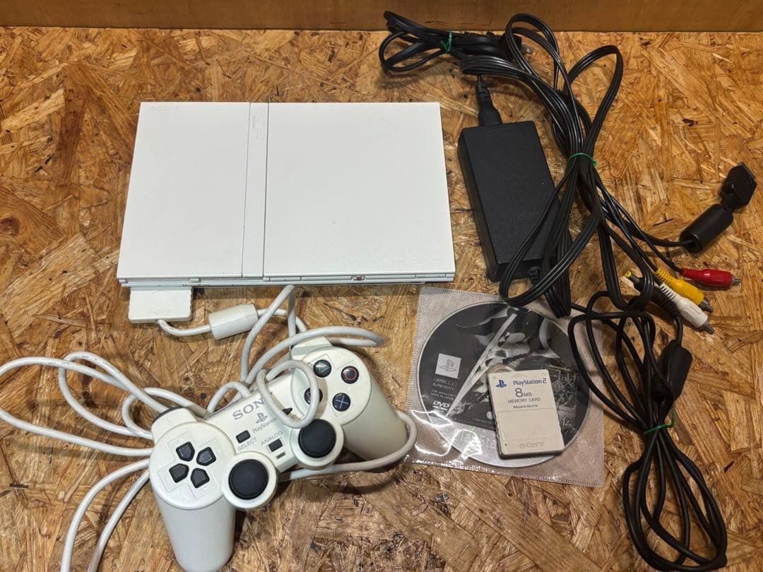 薄型 PS2 プレステ2 SCPH-70000 ソフト付 520 - メルカリ