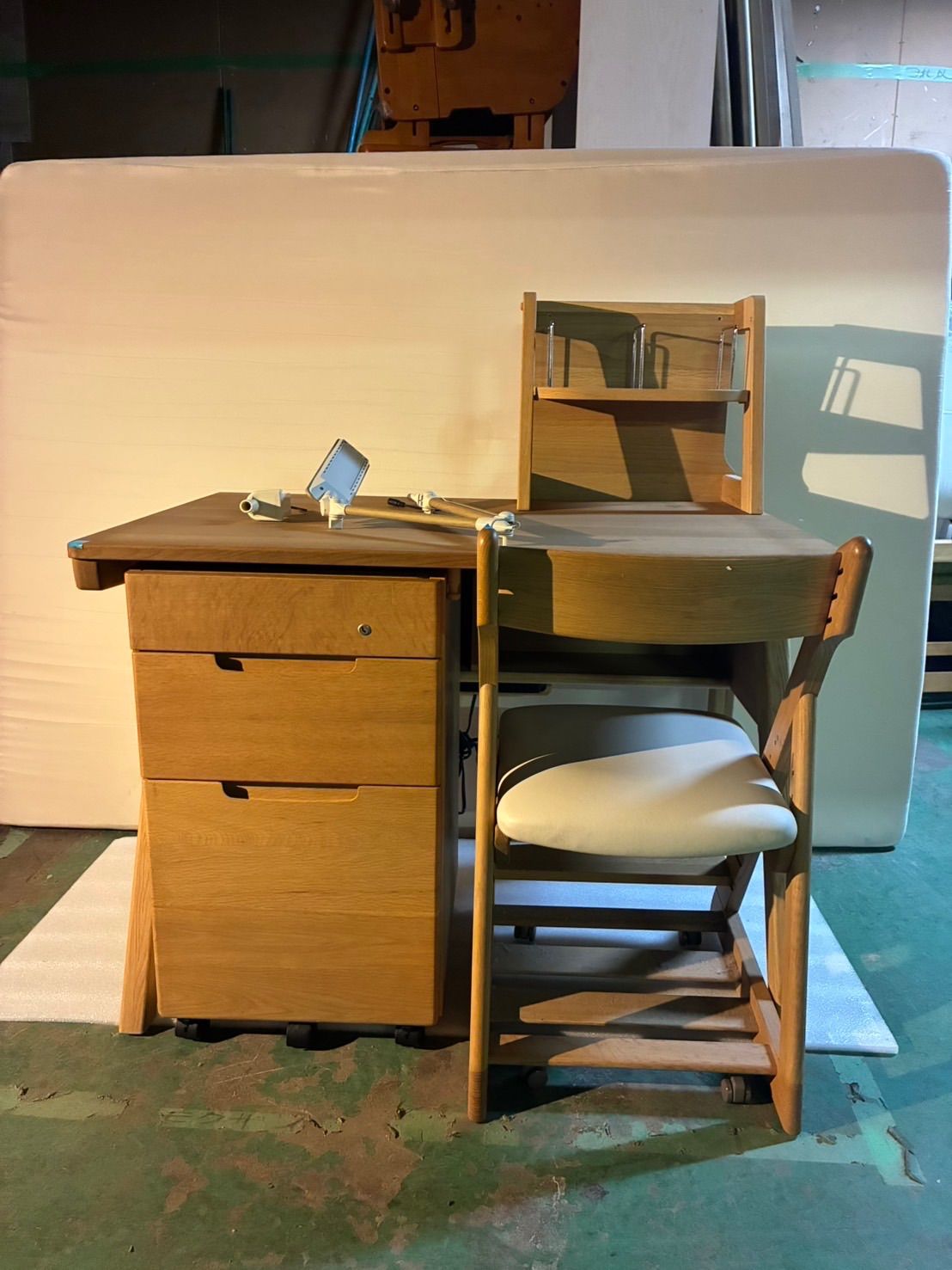 カリモク家具　学習机セット(机、椅子、ワゴンのセット)　①机のみ 新生活に！】カリモク家具 学習机セット デスク ワゴン チェア