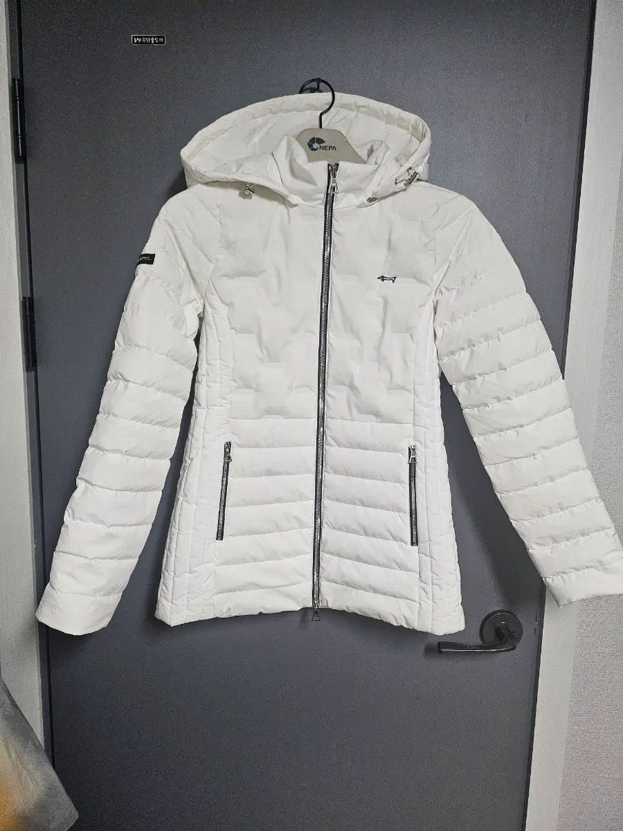 ルイガステル レディース 軽量ダウン 90 Mサイズ 白 新同品 8,575円