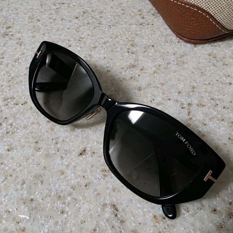TOM FORD トムフォード ギークシック サングラス TF1168-K ブラック 01F