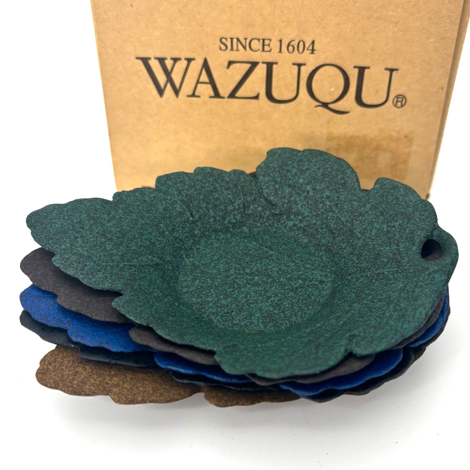 阿古耶堂造　伝統工芸品　茶托　柏　茶道具　葉型 菊地保寿堂】「WAZUQU」柏葉形茶托揃 （色違い5色）/ 未使用品 鋳物製