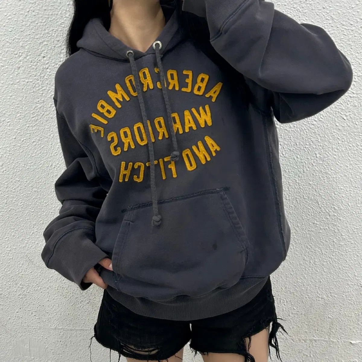 アバクロンビー センターロゴ チャコール フーディー L