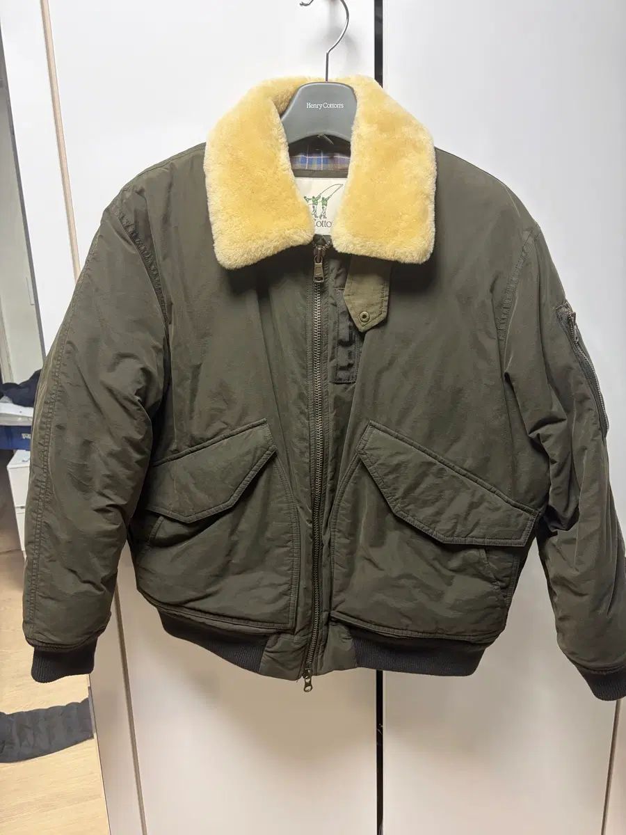 ヘンリーコットンズのカーキ色 sprfire ファクトダウンです 27,916円