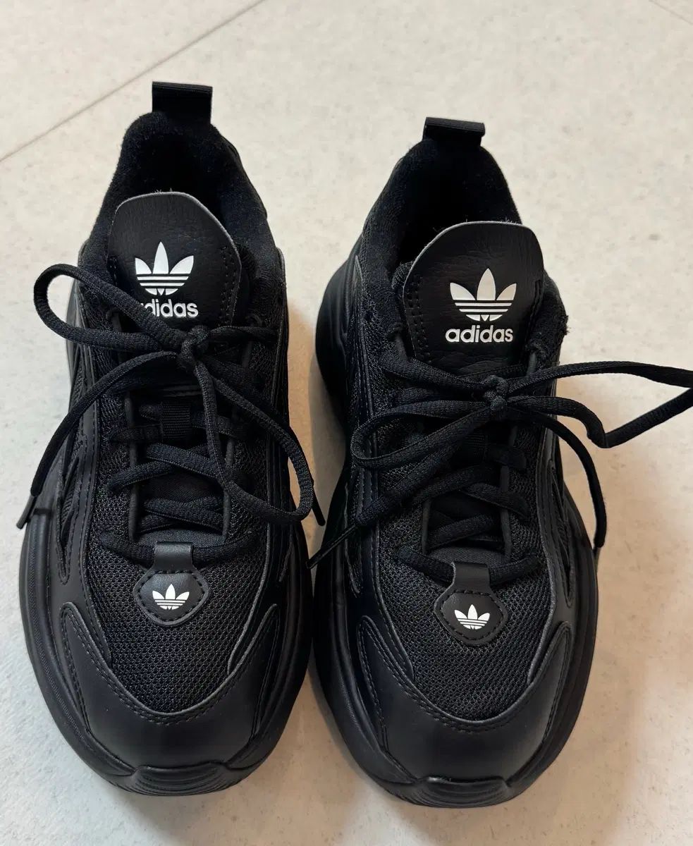 adidas オズガイア 225 出品