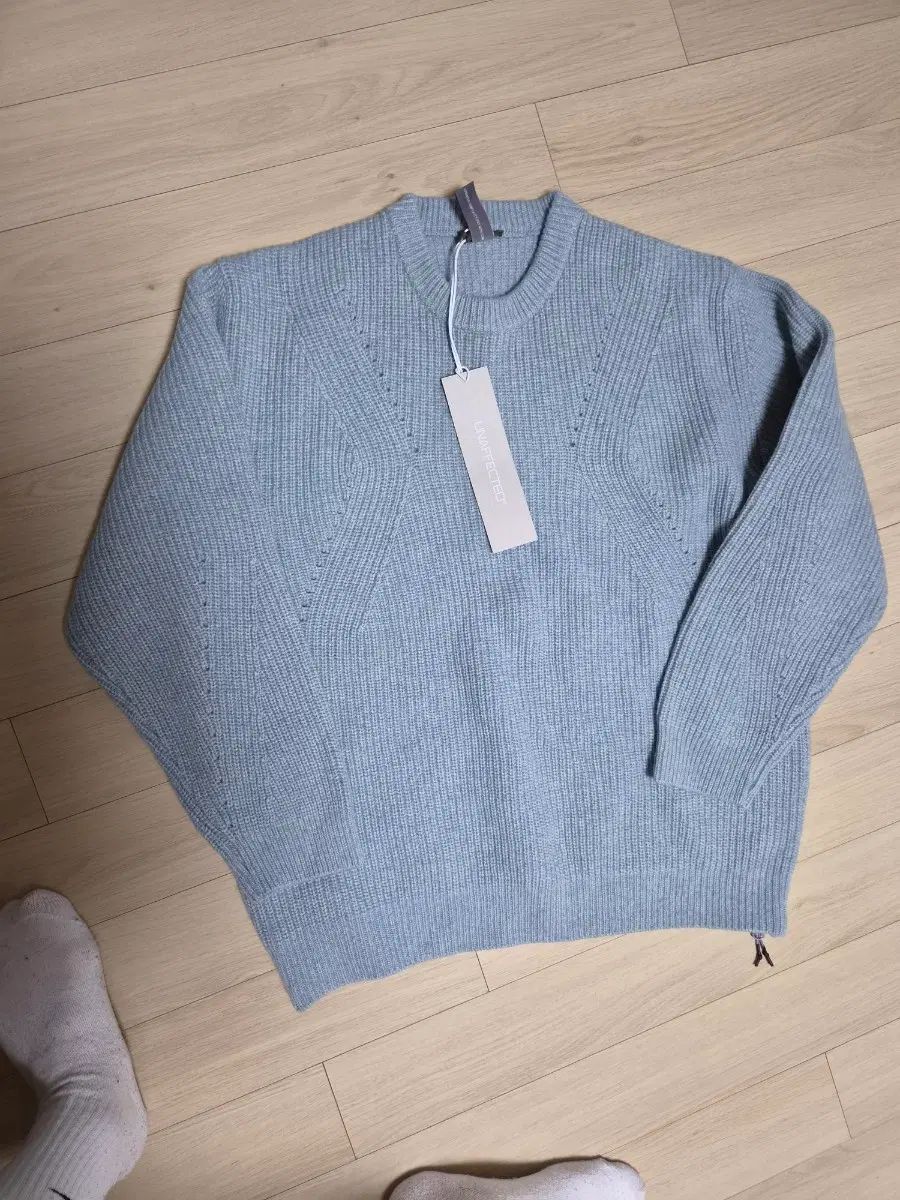 新品 UNAFFECTED ニット L 9,465円