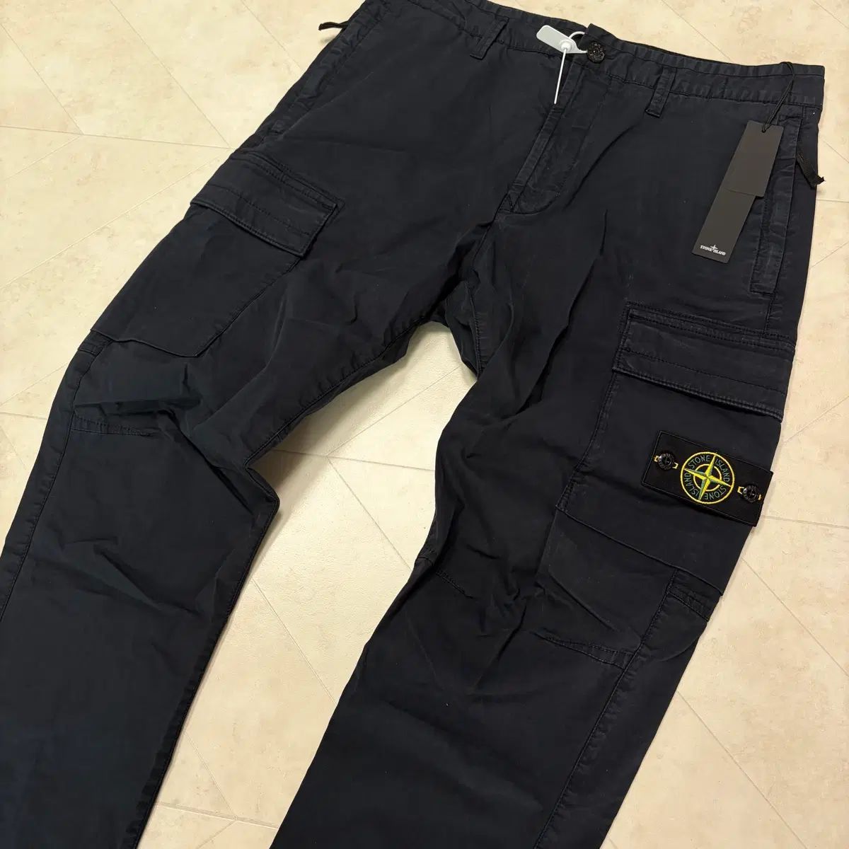 新品(33) STONE ISLAND ストーンアイランド ワッペン ロゴ ストレート カーゴパンツ ネイビー