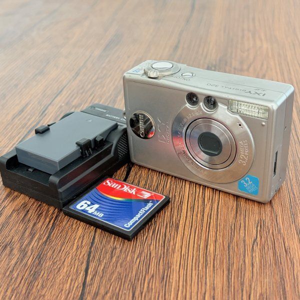 Canon キヤノン IXY DIGITAL 320 PC1037 デジカメ コンパクト 3.2MP バッテリー 充電器(社外) CF64MB 動作確認済 平成レトロ 7,000円