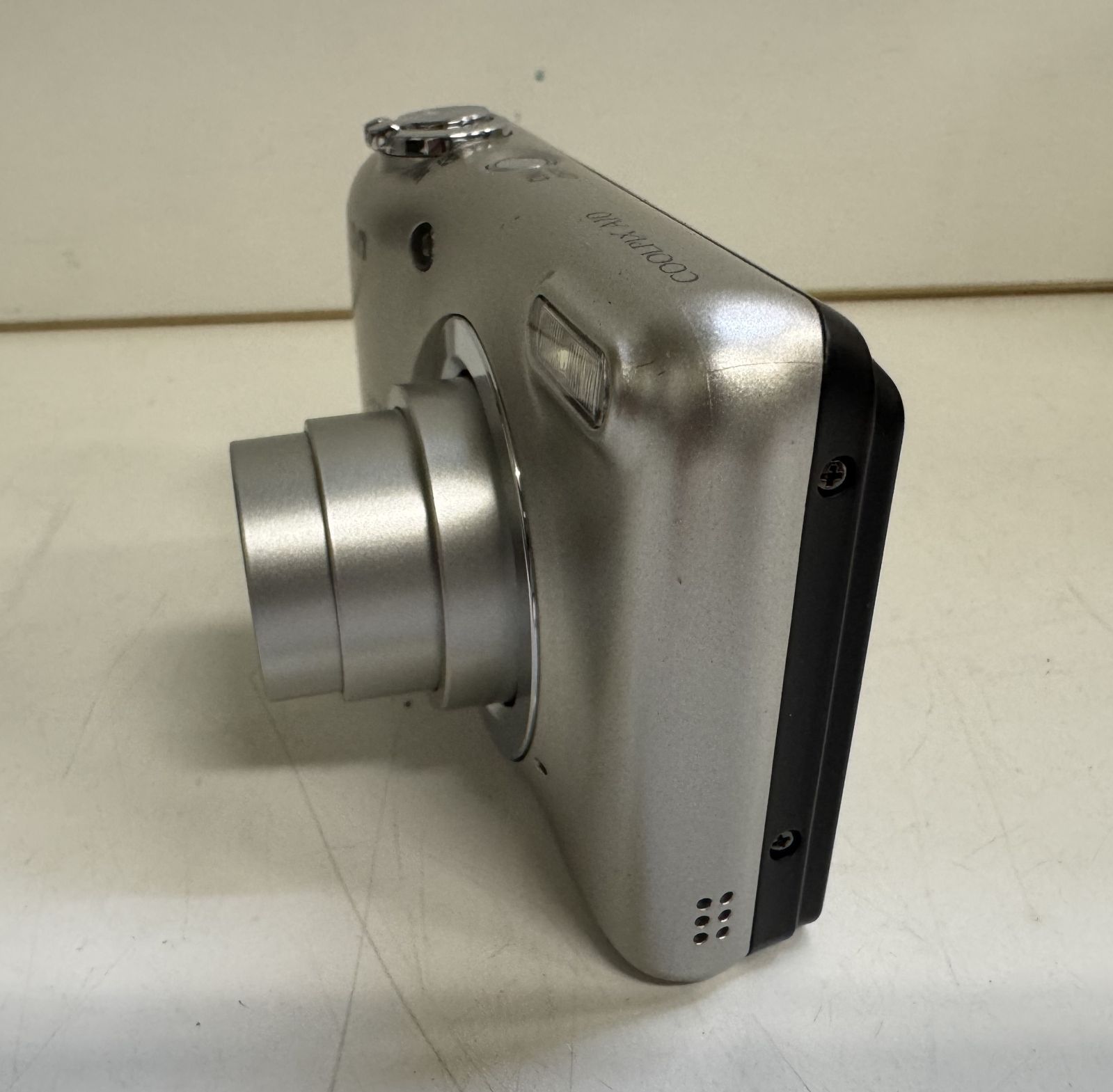 Nikon COOLPIX A10 シルバー 乾電池式コンパクトデジタルカメラ - メルカリ