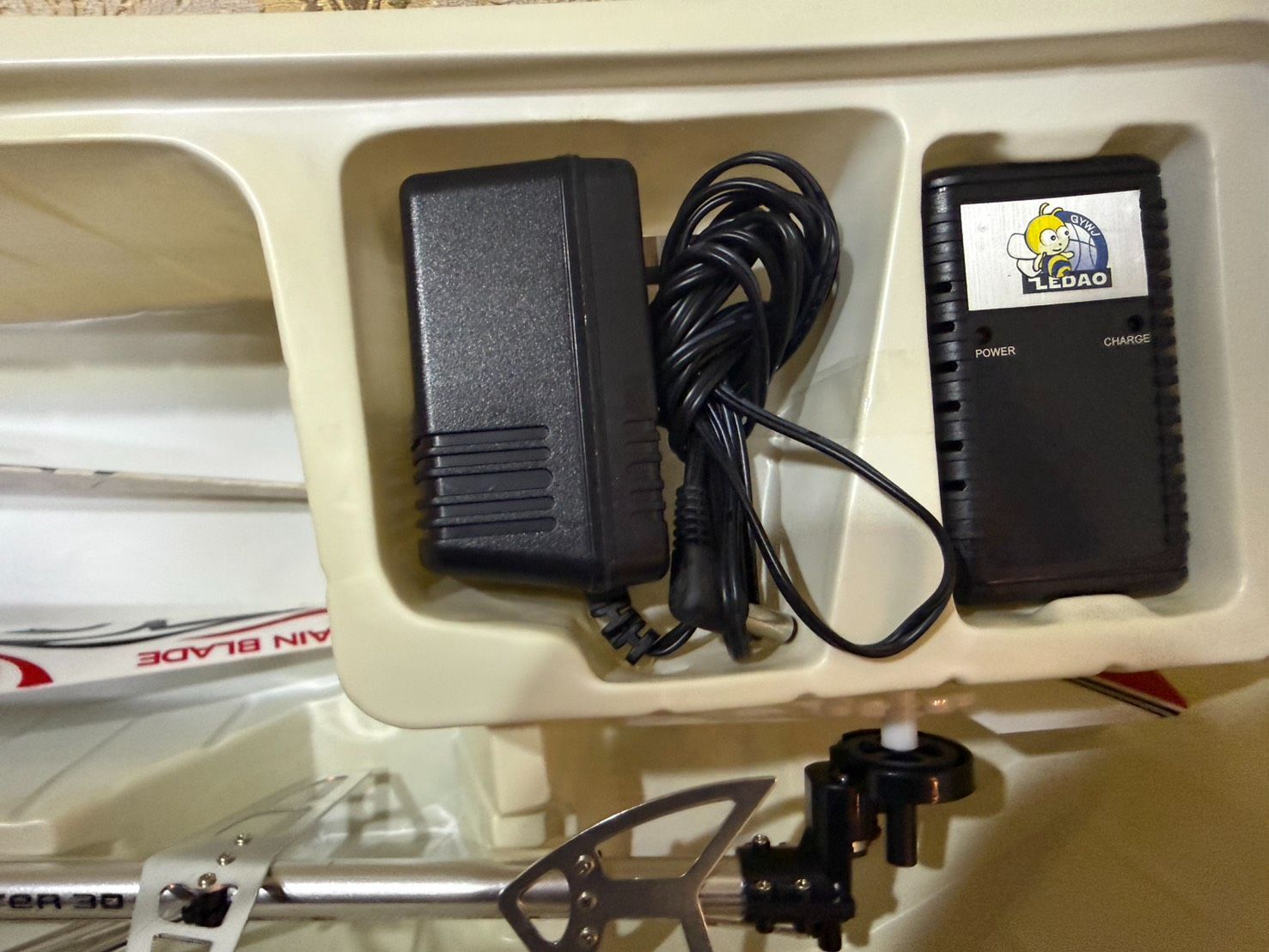 LEDAO Eagle Power RCヘリコプター 8828 メタルボディ - メルカリ