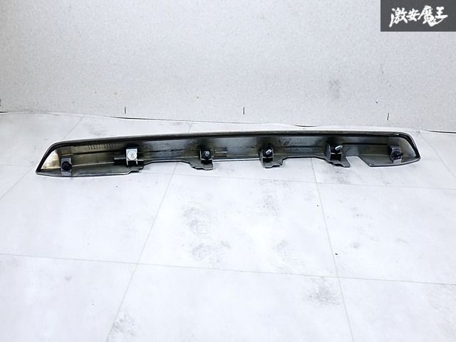 ■送料無料■トヨタアクアNHP10リアゲート ガーニッシュ パール色 美品です 割れ無し】トヨタ 純正 NHP10 アクア ノーマル メッキ バックドア