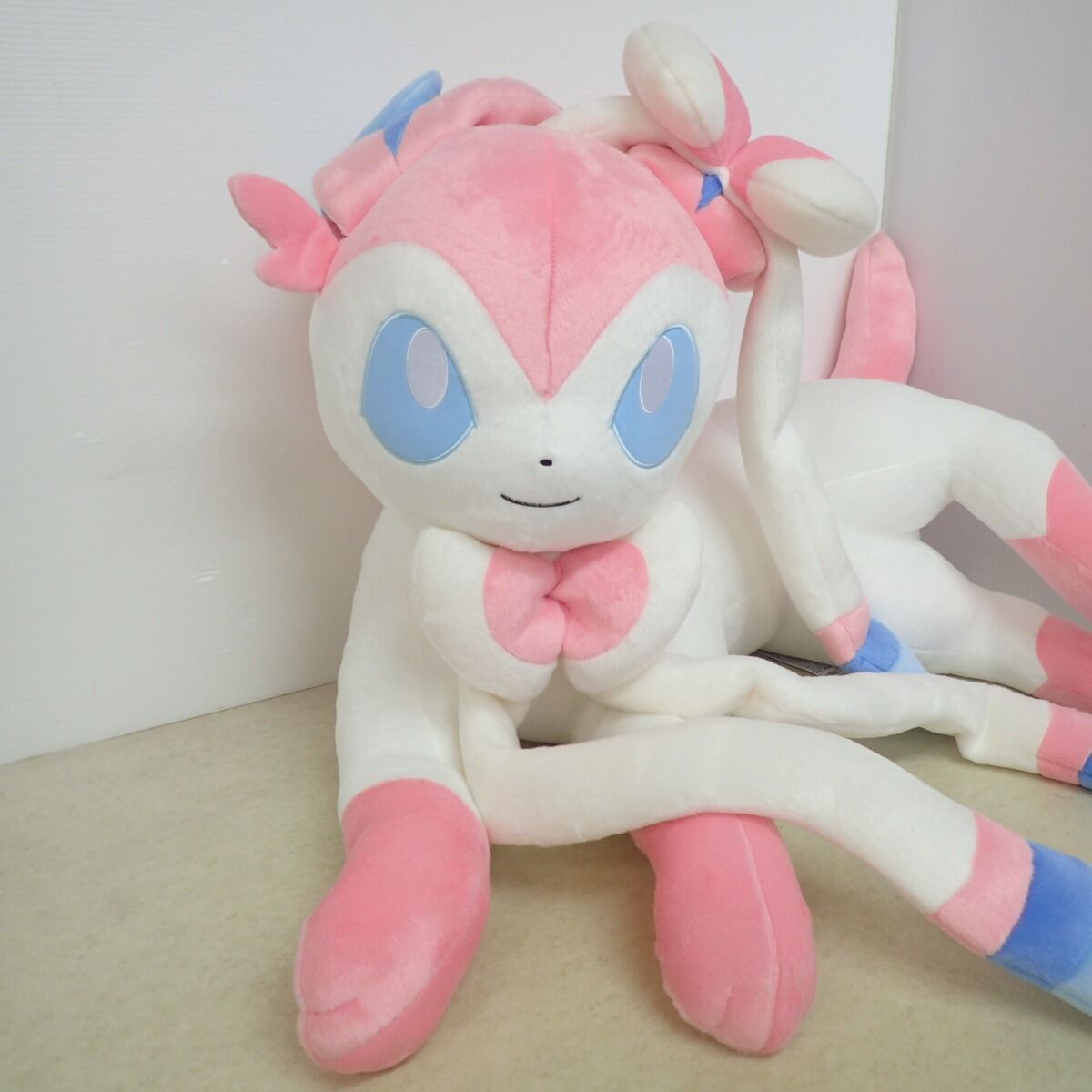ポケモンセンター ぬいぐるみ 等身大ニンフィア 寝そべり 紙タグ付き