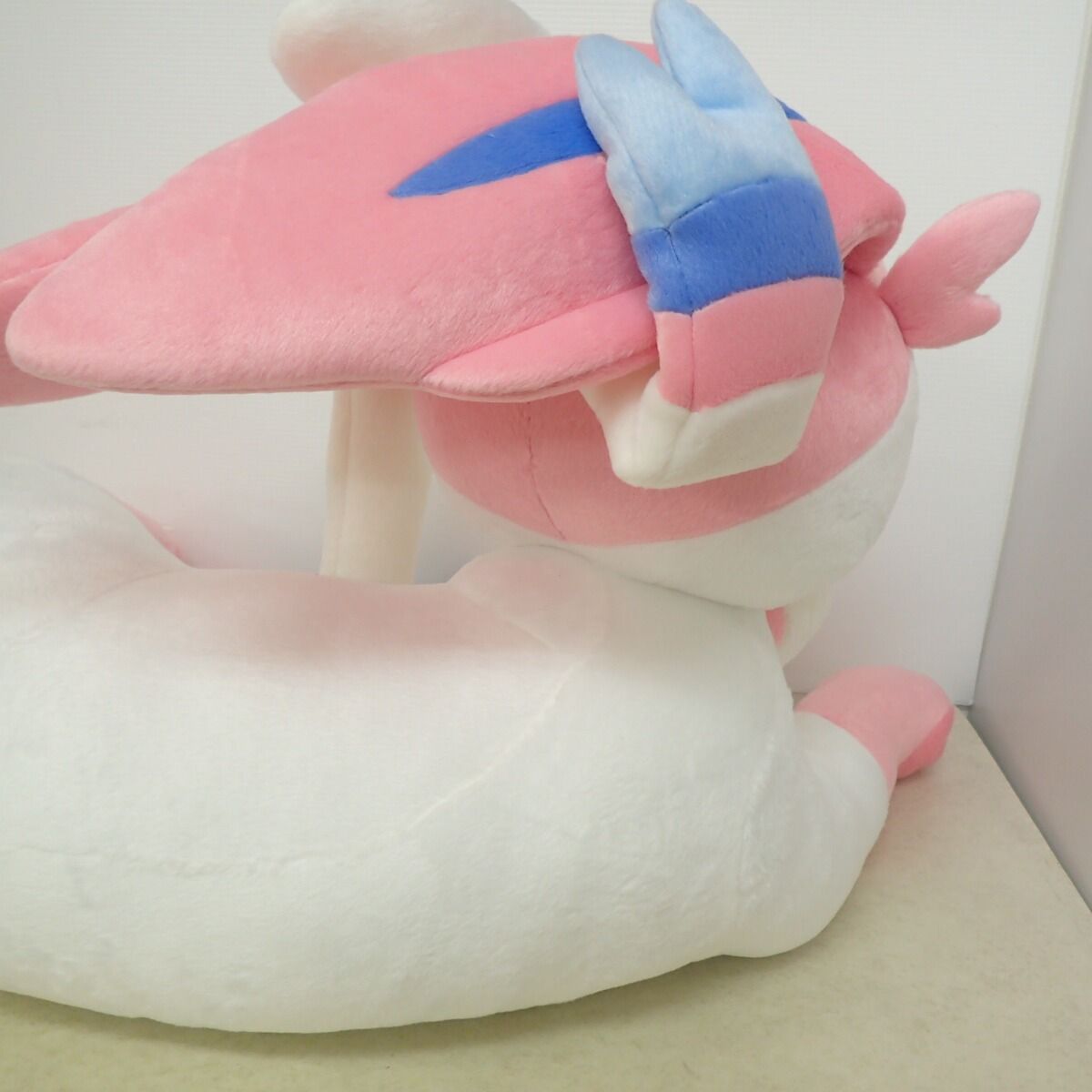 ポケモンセンター ぬいぐるみ 等身大ニンフィア 寝そべり 紙タグ付き