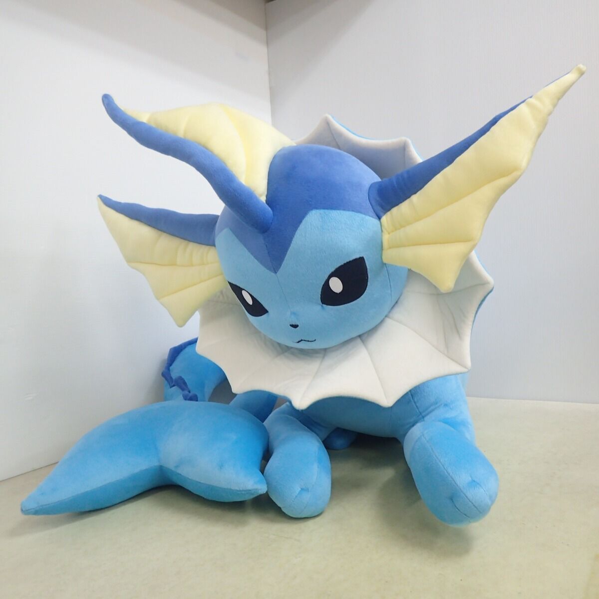 ポケモンセンター ぬいぐるみ 等身大シャワーズ 寝そべり 紙タグなし