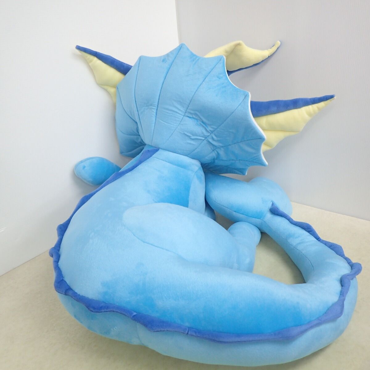 ポケモンセンター ぬいぐるみ 等身大シャワーズ 寝そべり 紙タグなし
