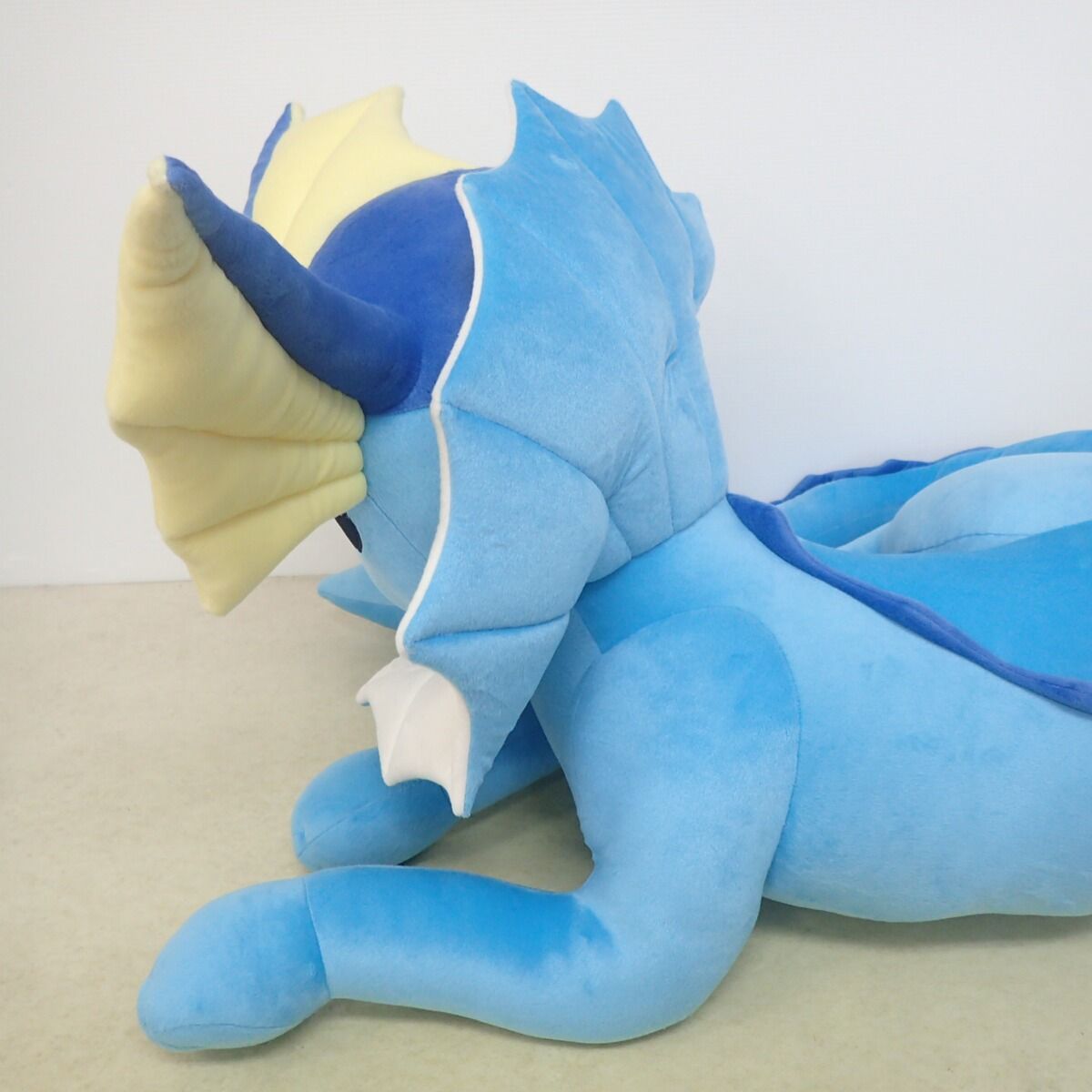 ポケモンセンター ぬいぐるみ 等身大シャワーズ 寝そべり 紙タグなし