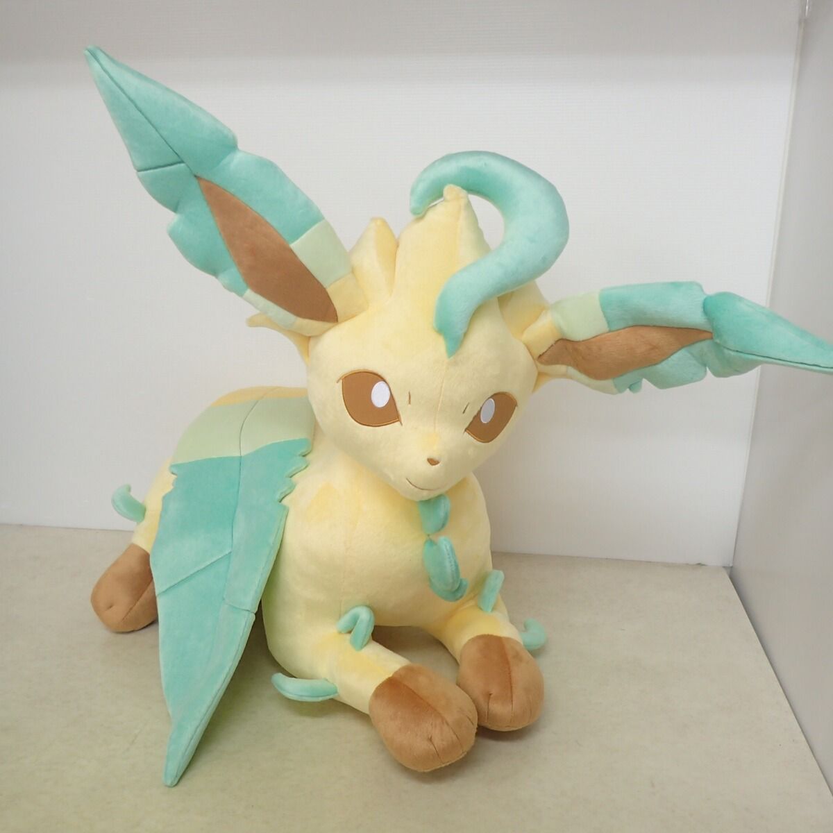 ポケモンセンター ぬいぐるみ 等身大リーフィア 寝そべり 紙タグ付き