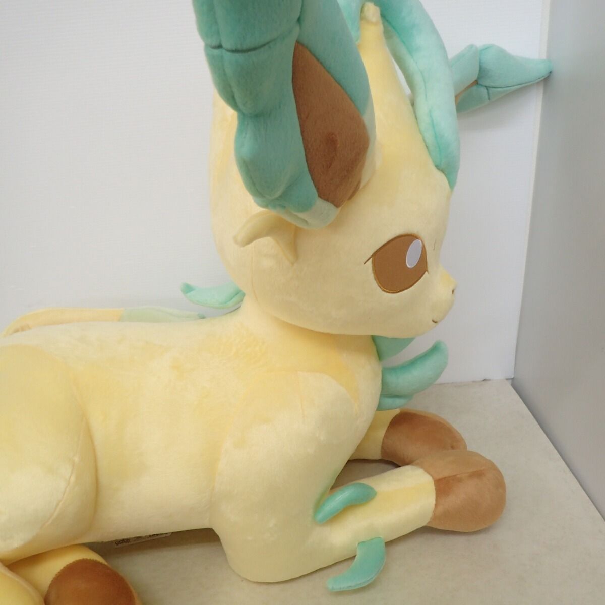 ポケモンセンター ぬいぐるみ 等身大リーフィア 寝そべり 紙タグ付き