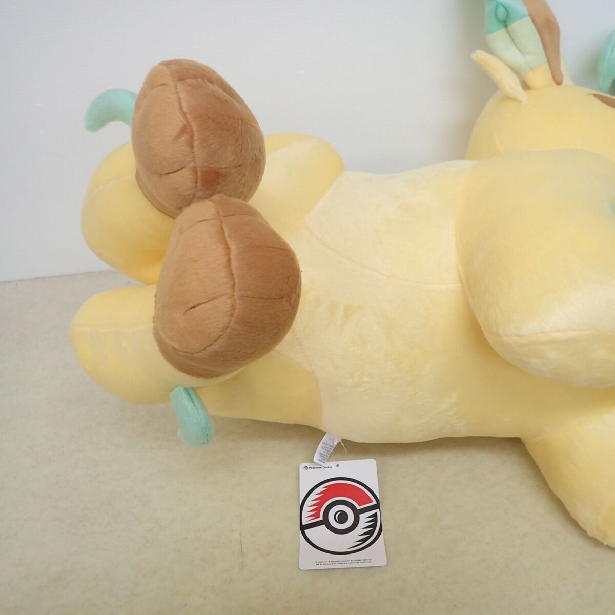 ポケモンセンター ぬいぐるみ 等身大リーフィア 寝そべり 紙タグ付き