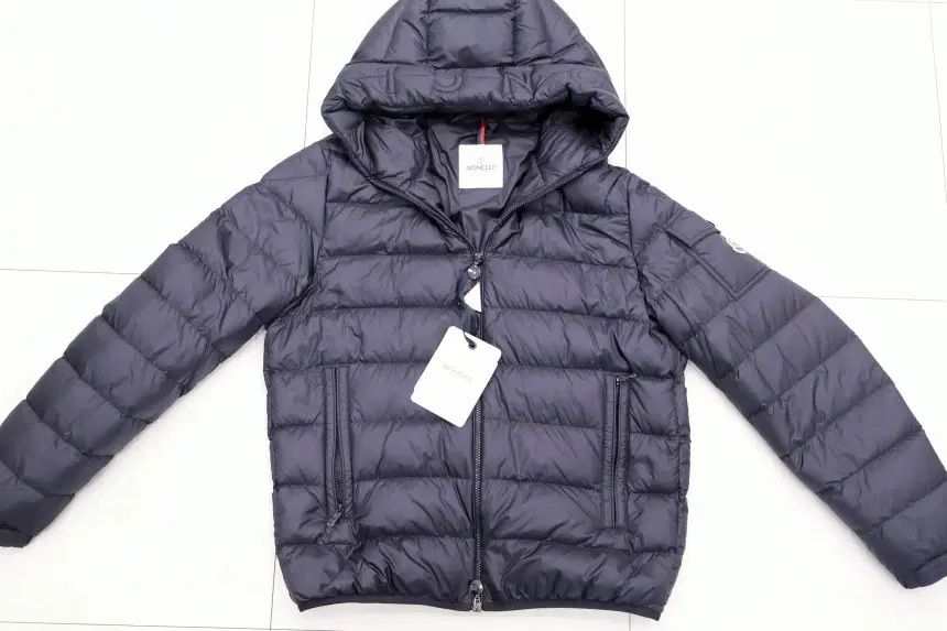 中古 MONCLER モンクレール NAZAN フード ショート ダウンジャケット K20911A00009 597YF