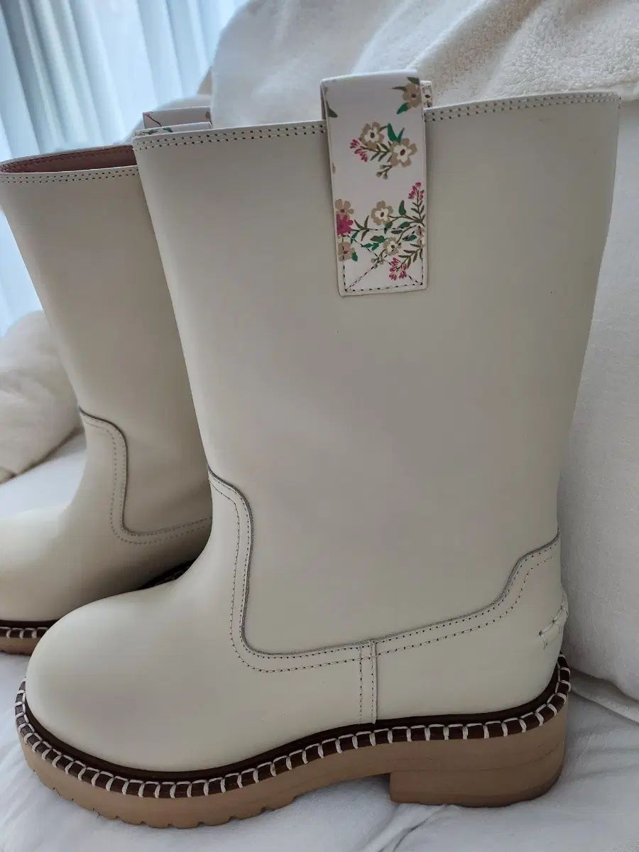 サースデーアイランド ブーツ