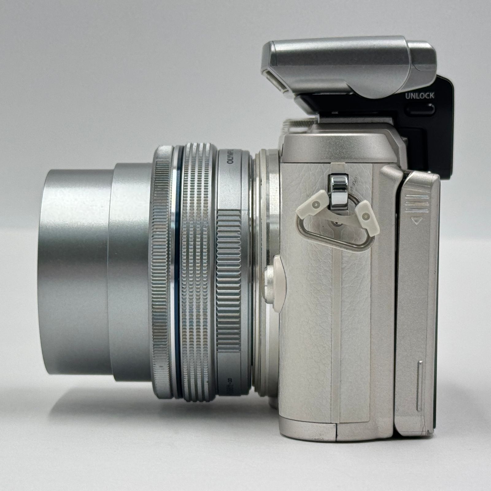 OLYMPUS PEN E-PL8 ダブルズームレンズキット 14-42mm 40-150mm ミラー