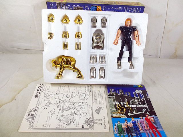 聖闘士星矢 黄金聖衣 タウラスクロス バンダイ 美品 バンダイ 聖闘士星矢 聖闘士聖衣大系 黄金聖衣 牡牛座の聖衣