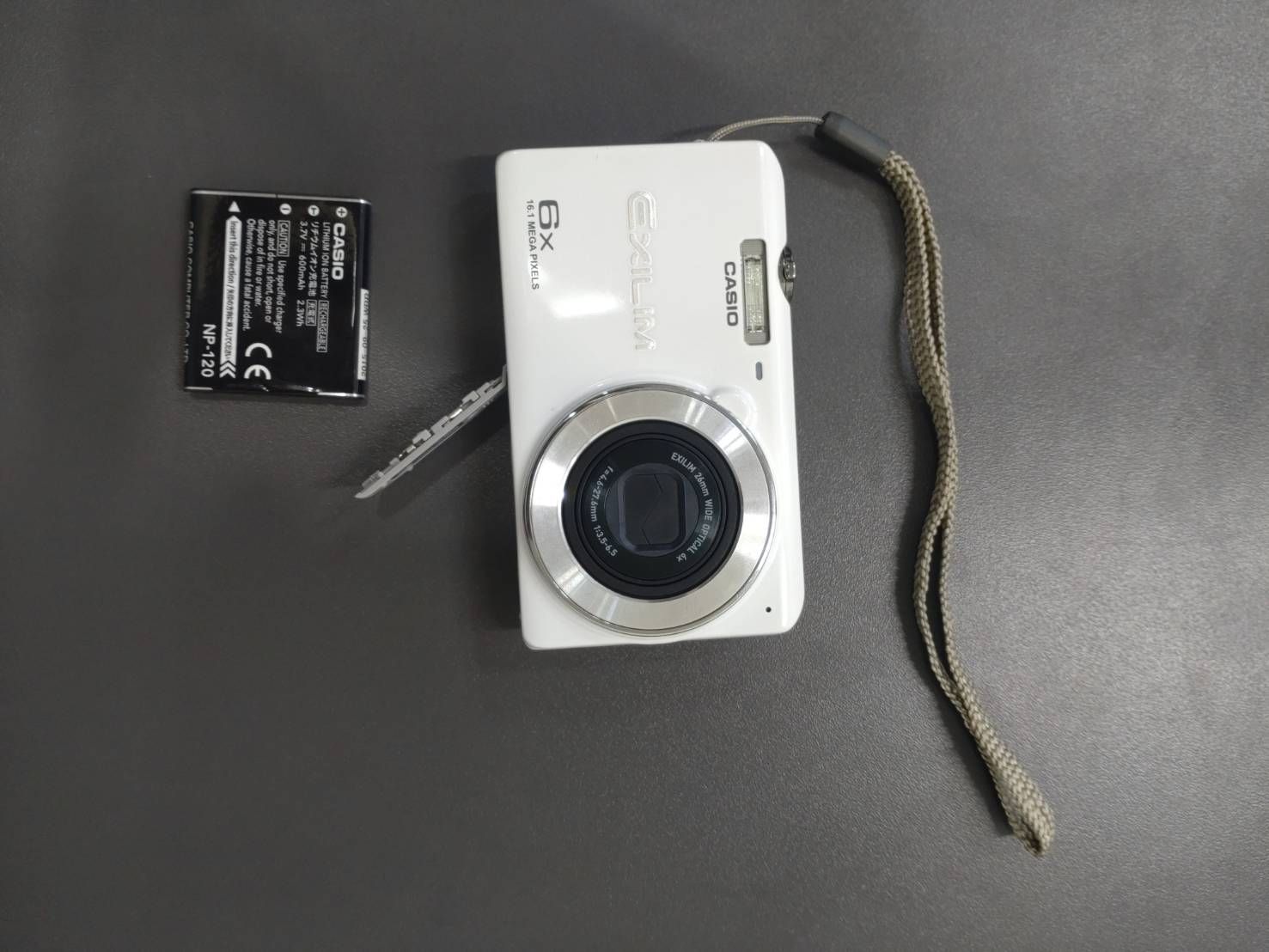 H【充電器なし】CASIO EXILIM EX-ZS28 デジカメ ホワイト - メルカリ
