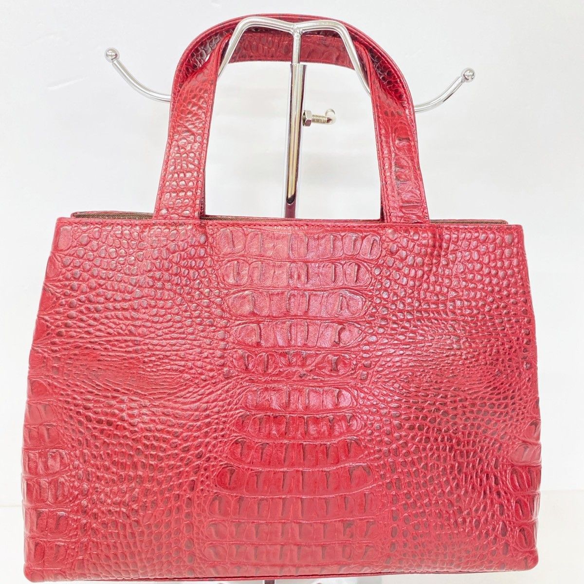 【中古】クロコダイル型押し　ハンドバッグ　レッド　赤 美品 クロコダイル型押し ハンドバッグ レッド/赤 レディース トート